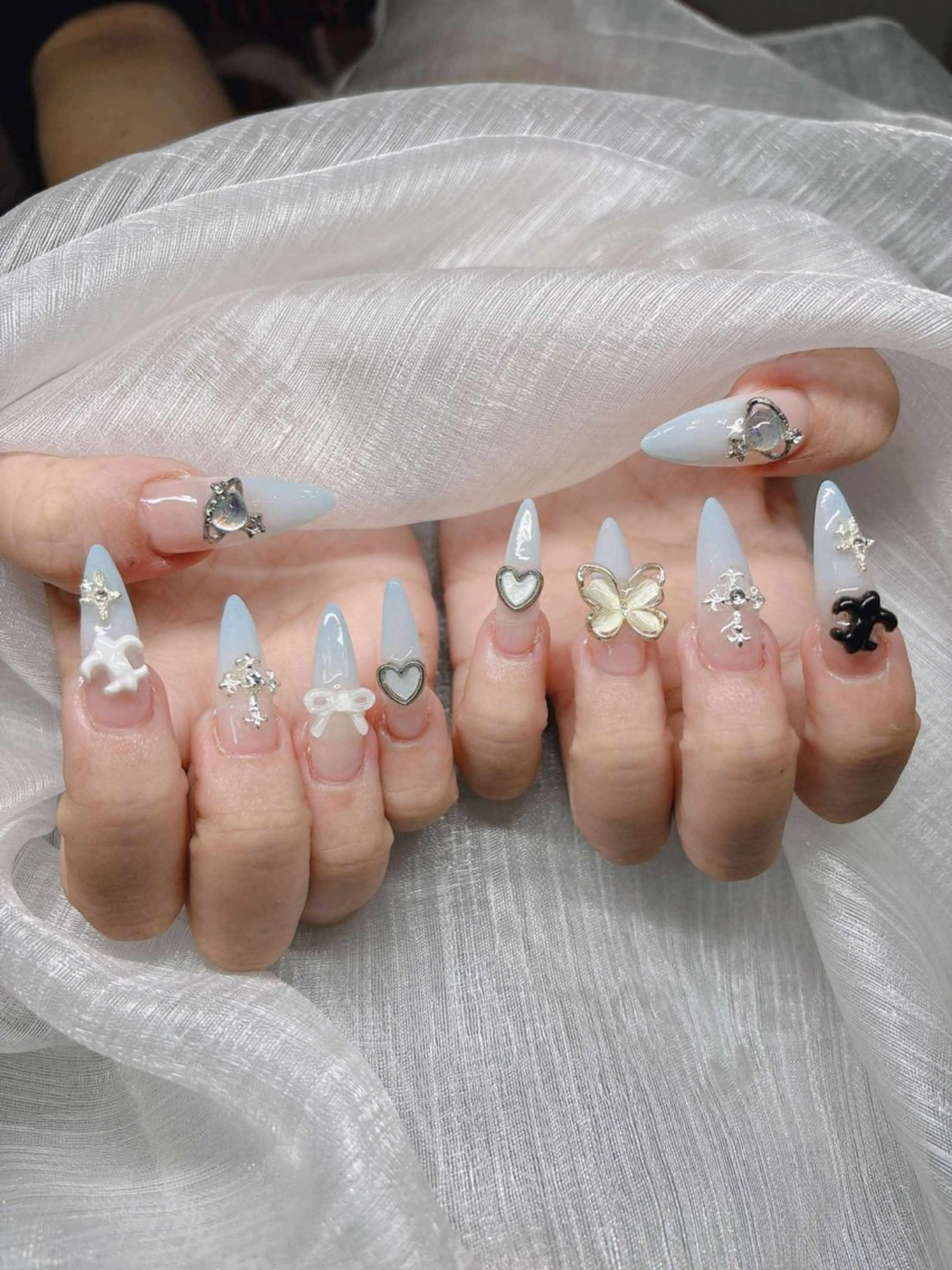 ネイル 長さ出し グラデーション キラキラネイル マグネットネイル ニュアンスネイル ハンドネイル Lee Nailsのネイルデザイン