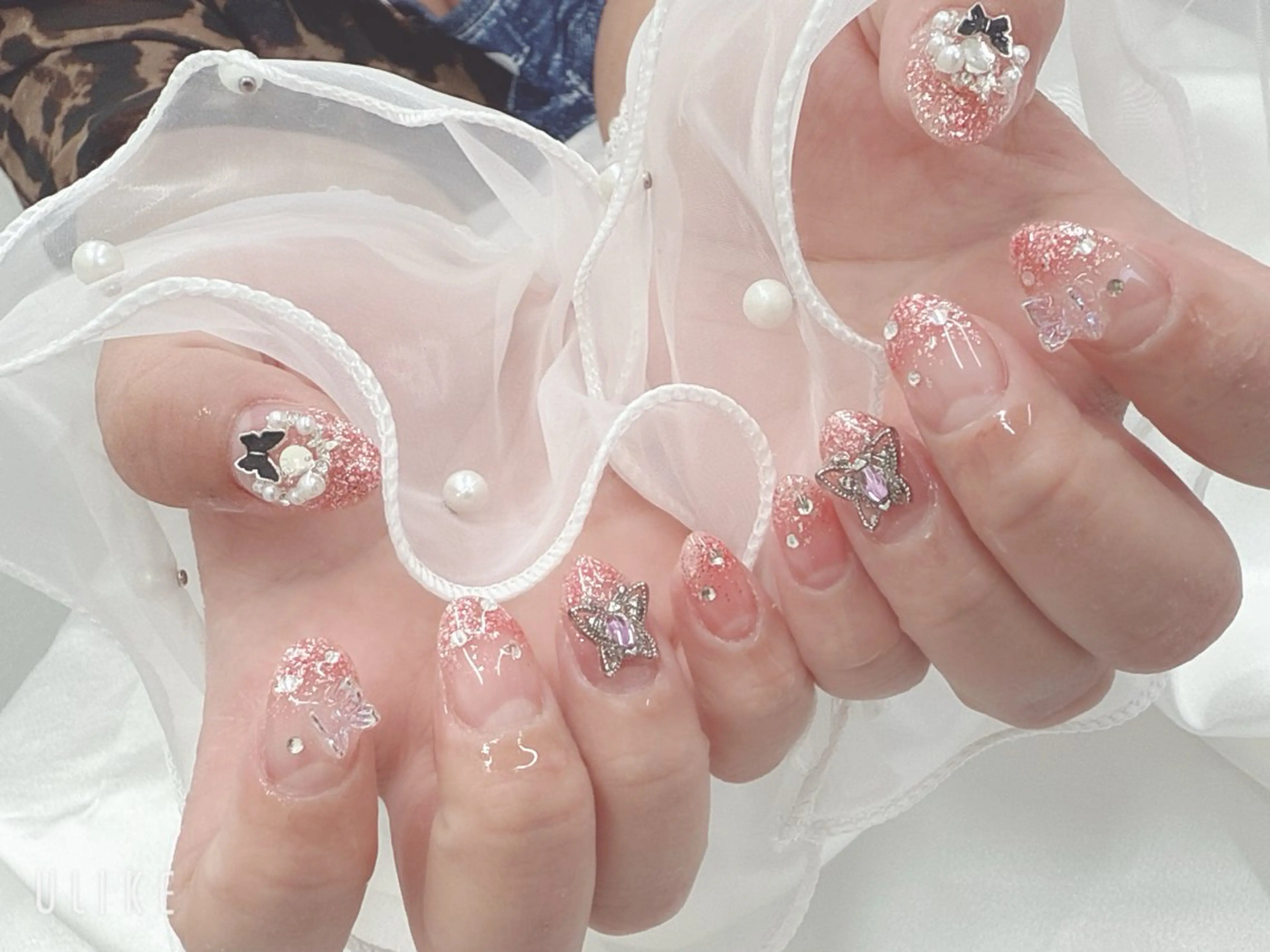 ネイル グラデーション ラメ(グリッター) ラメグラデーション ピンク シルバー ハンドネイル bijou nails　蓮のネイルデザイン