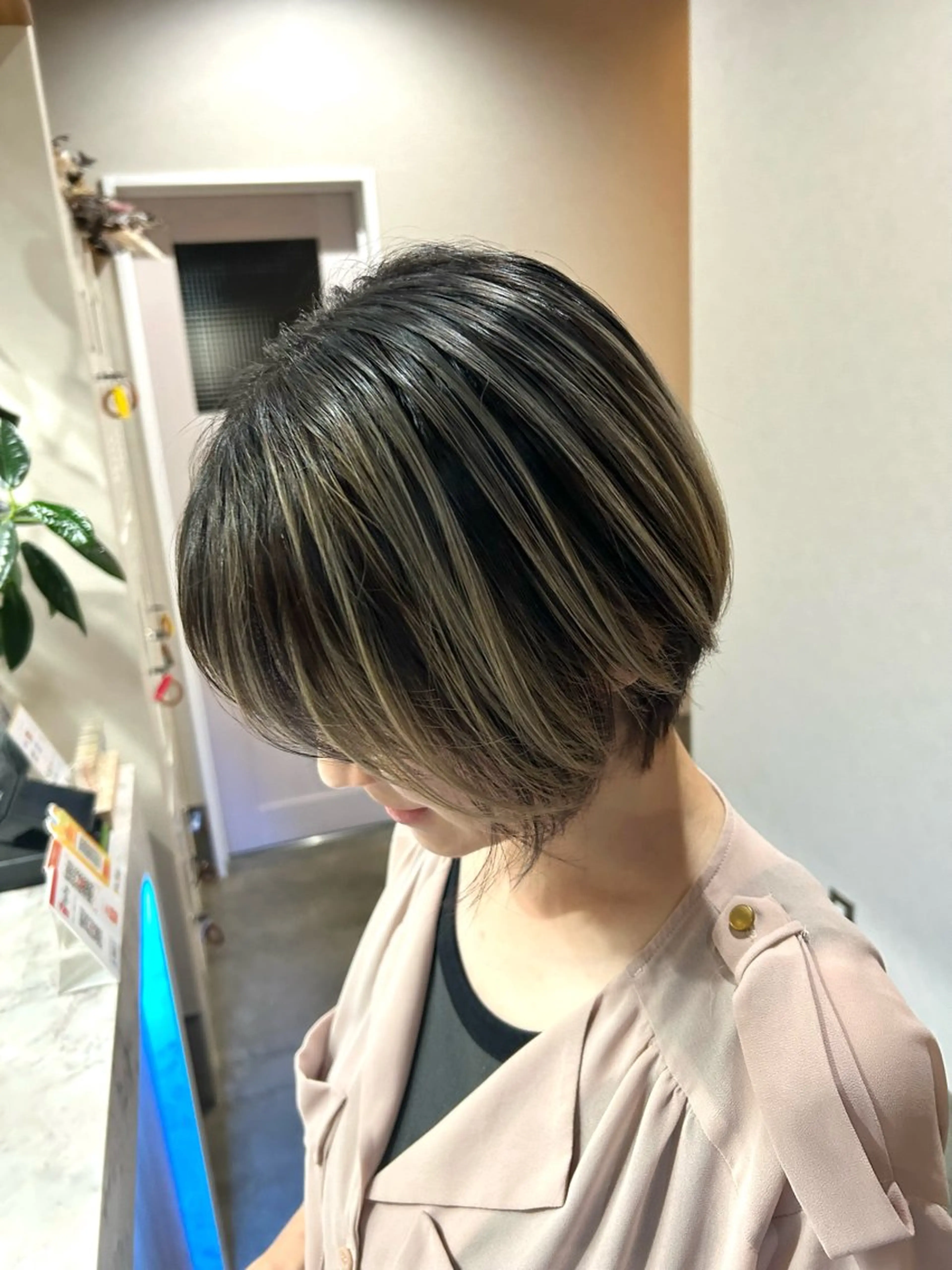 カラー バレイヤージュ グラデーションカラー まつやま さおりのヘアスタイル