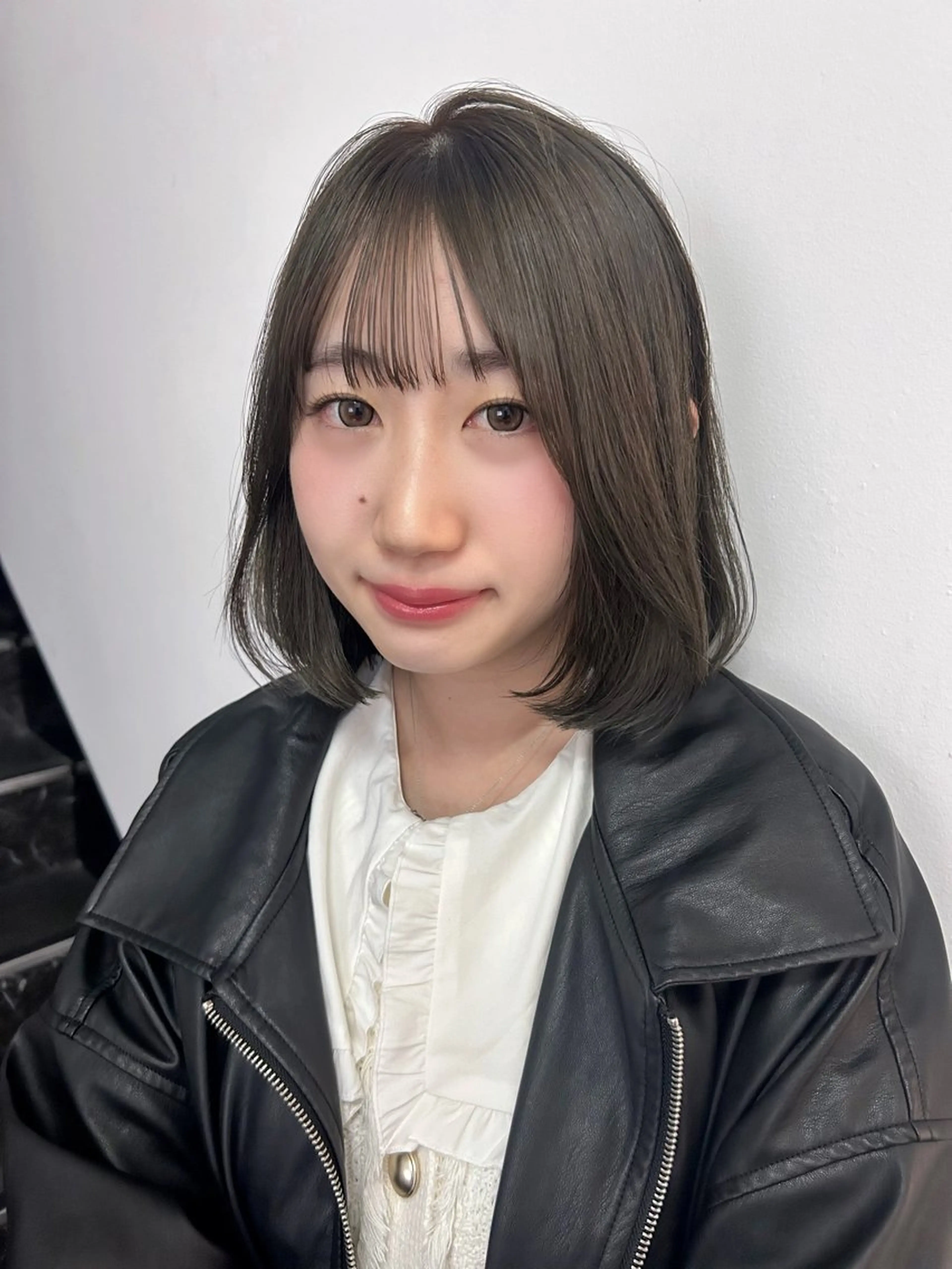 ミディアム カラー グレージュ オリーブグレージュ オリーブグレー ボブ 縮毛矯正 縮毛矯正 ひかり HAZELのヘアスタイル