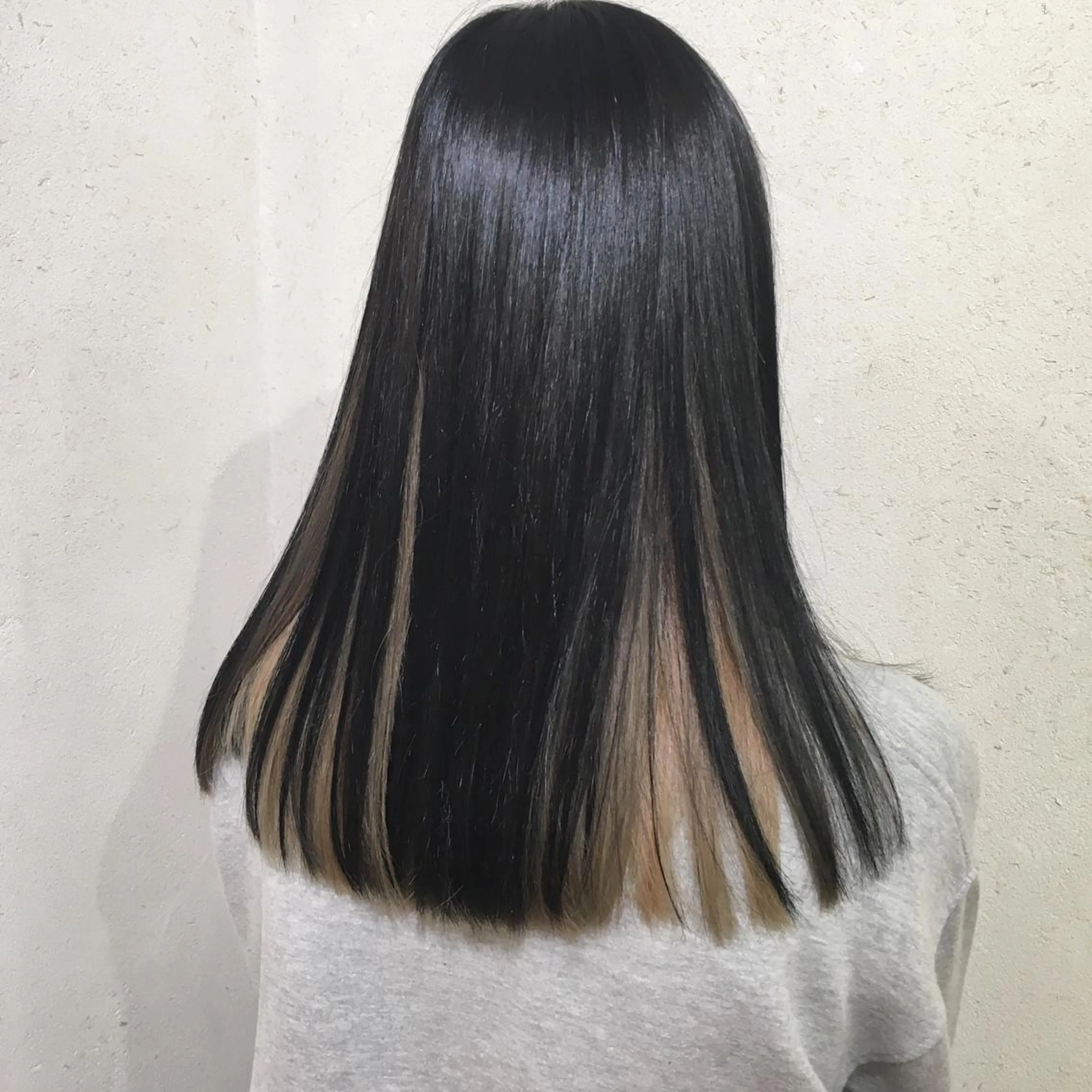 セミロング カラー パーマ ヘアアレンジ 黒髪 ブロンド 外国人風カラー ヘアカラー ハイトーン特化🤍 浦住のヘアスタイル