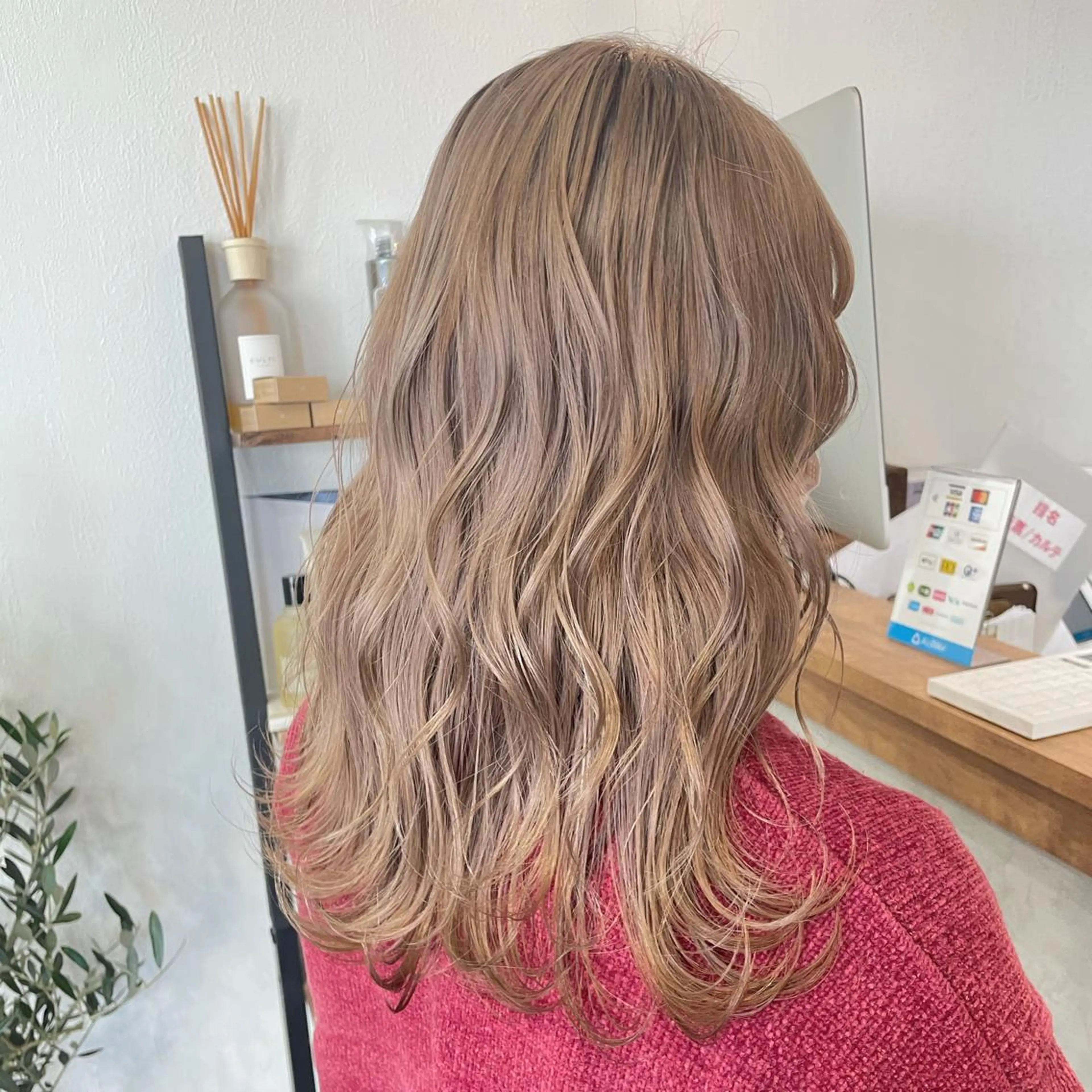 ロング カラー ベージュカラー ミルクティーベージュ カラーモデル募集 吉原佳穂💗のヘアスタイル