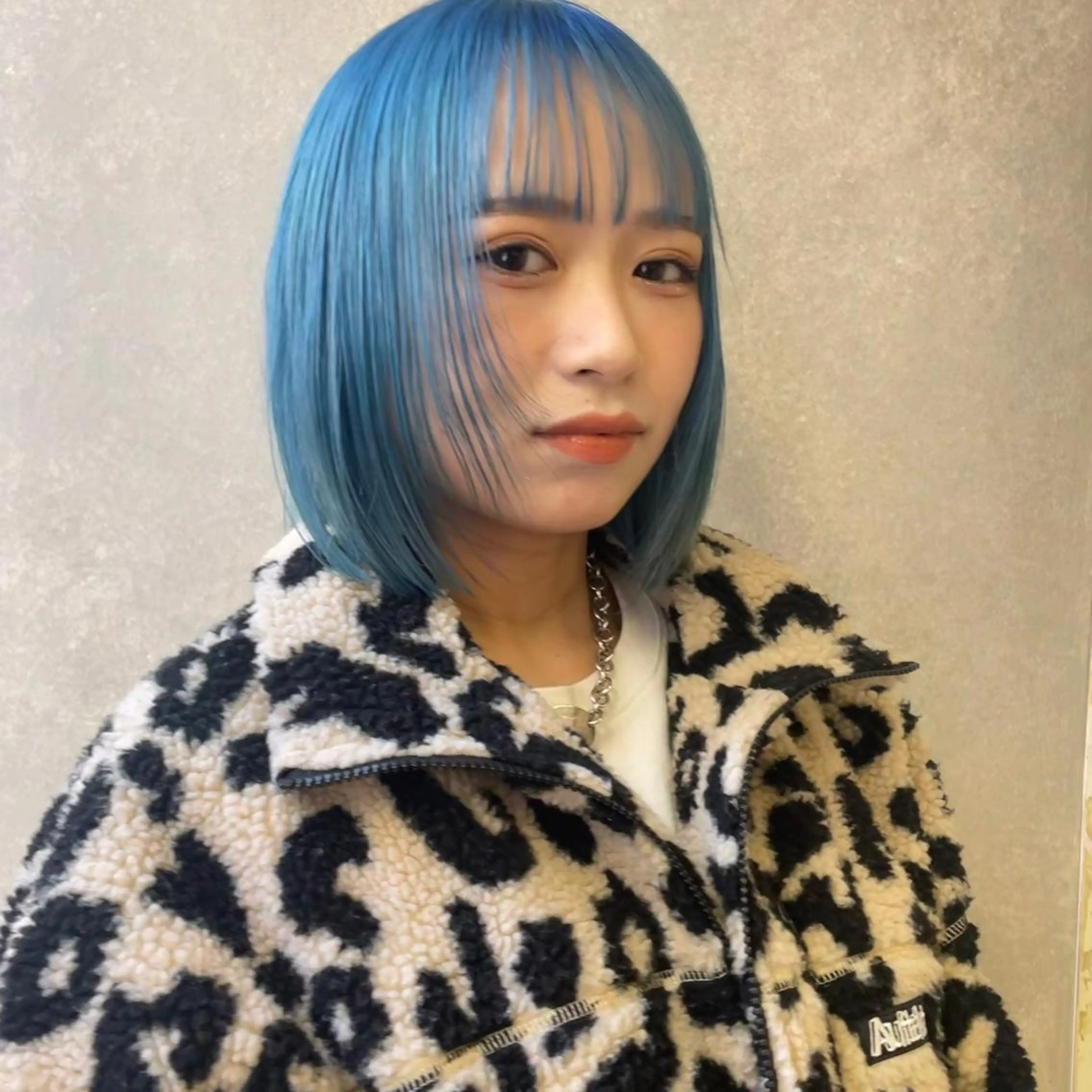 ショート カラー ヘアカラー トリートメント 切りっぱなしボブ レイヤー/縮毛矯正のヘアスタイル
