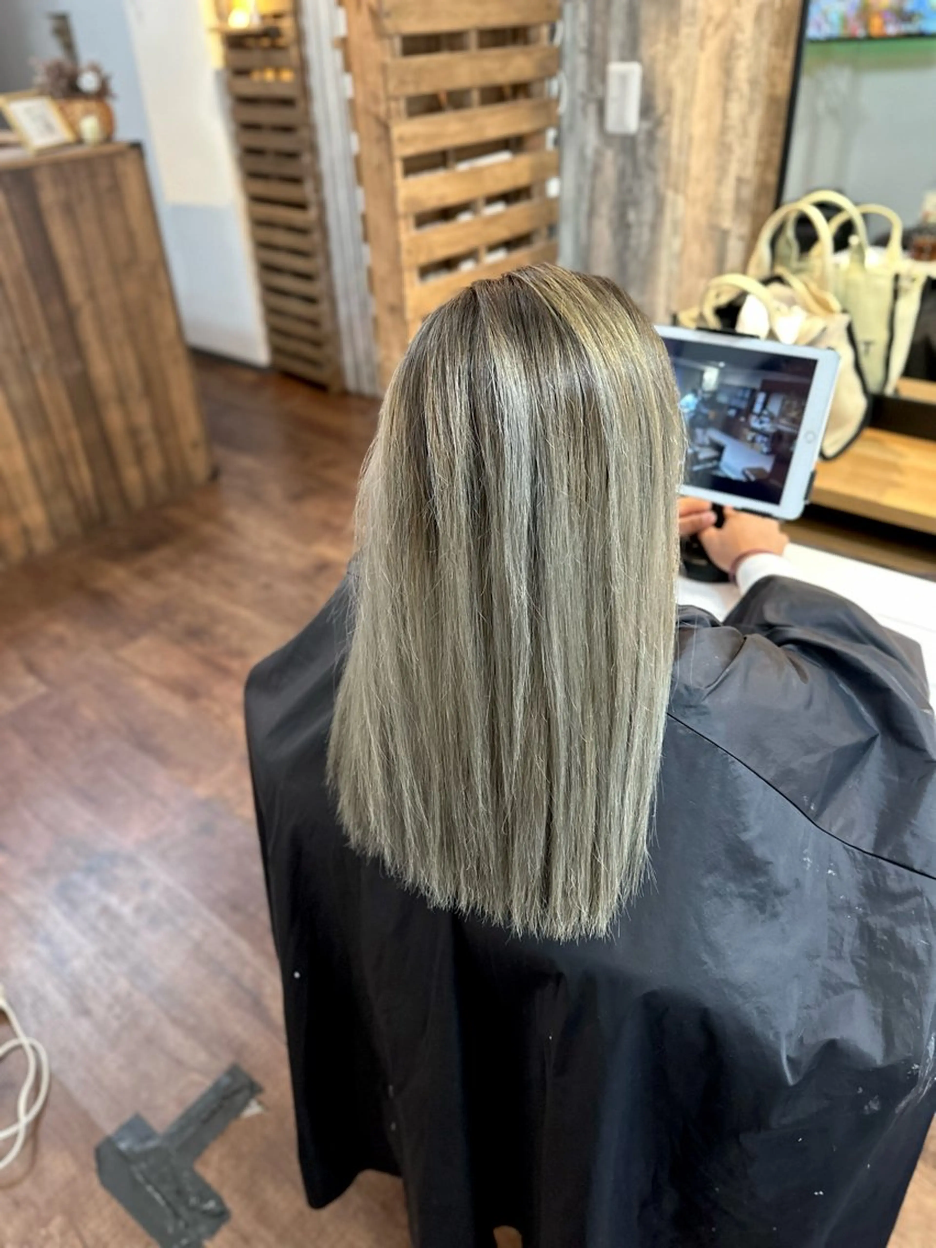 セミロング カラー バレイヤージュ レイヤーカット ヘアカラー Luzir⭐︎ GEN⭐︎のヘアスタイル