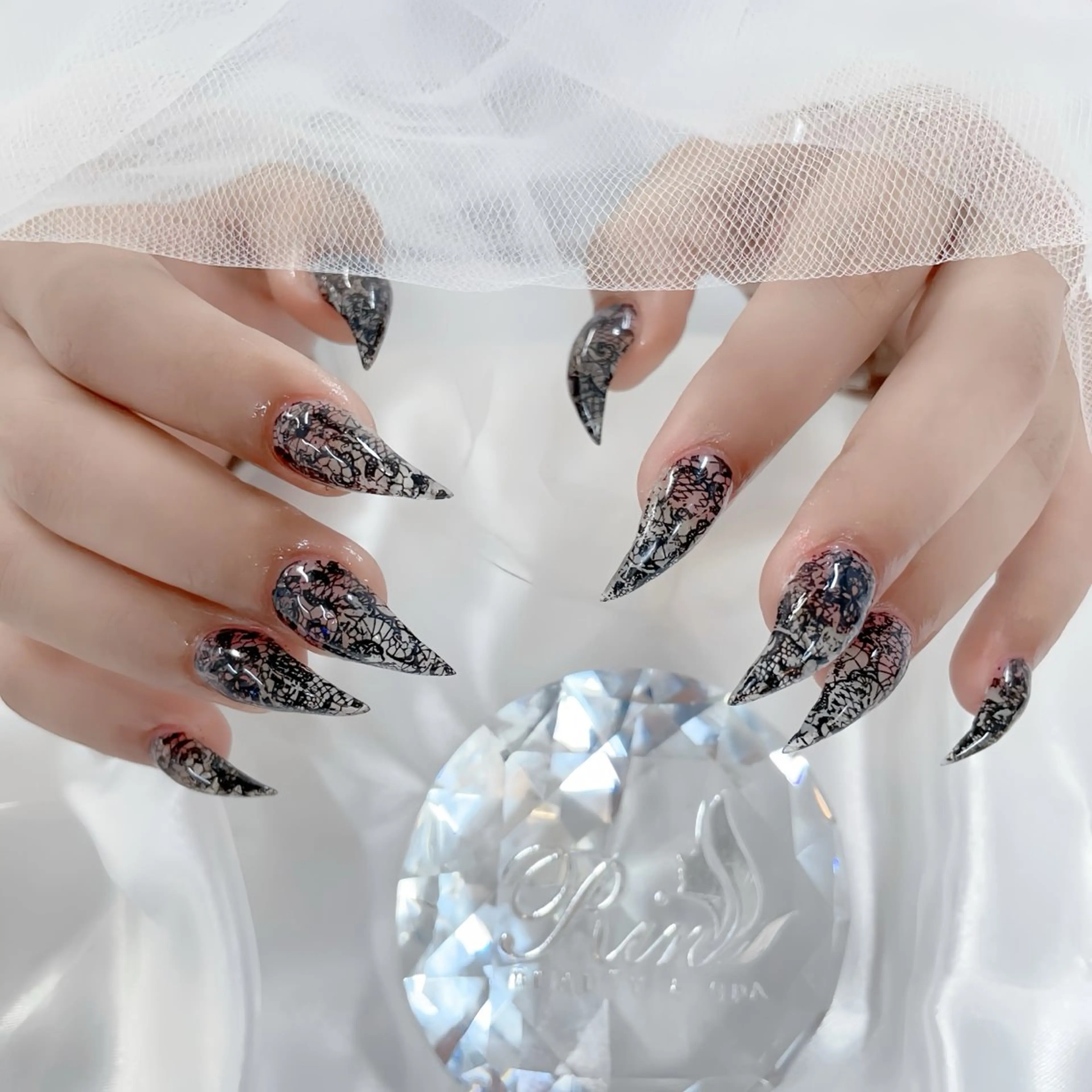 ネイル アートネイル チークネイル ジェルネイル ロングネイル マグネットネイル ハンドネイル Rin Nail 新大久保店のネイルデザイン