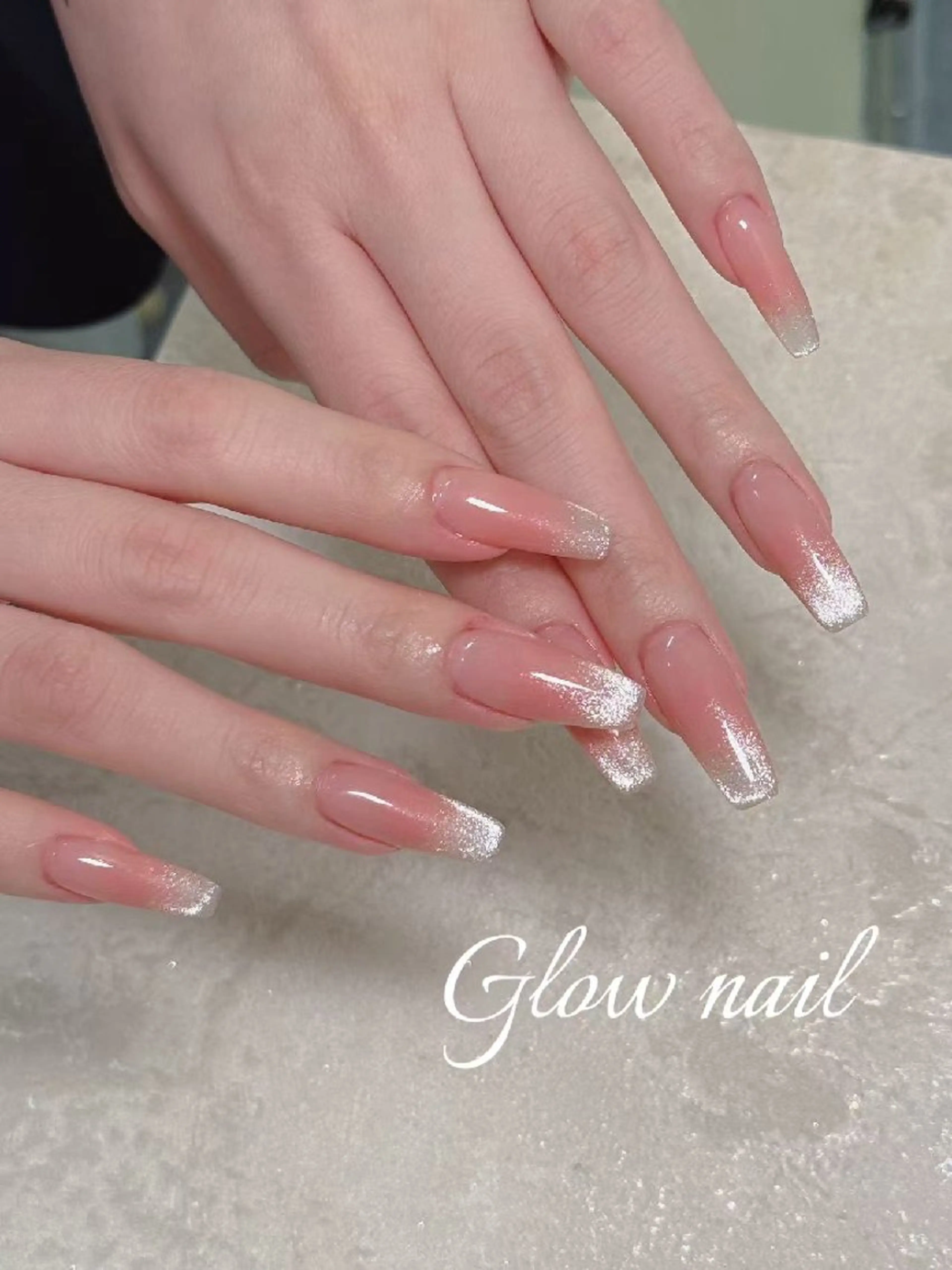 ネイル ハンドネイル グロー ネイルのネイルデザイン