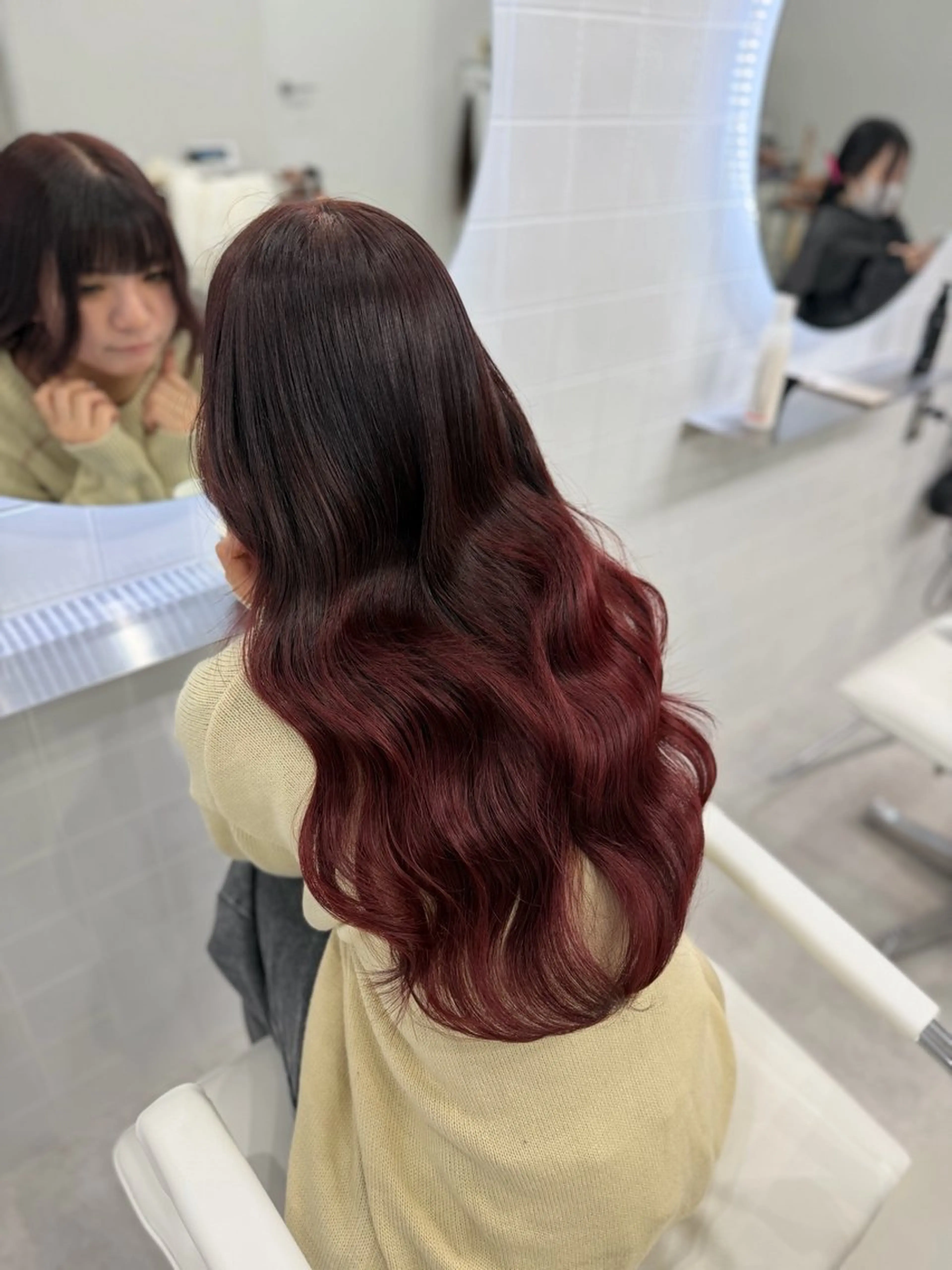ロング カット ヘアカラー タマシロカリン 艶カラー/レイヤーのヘアスタイル