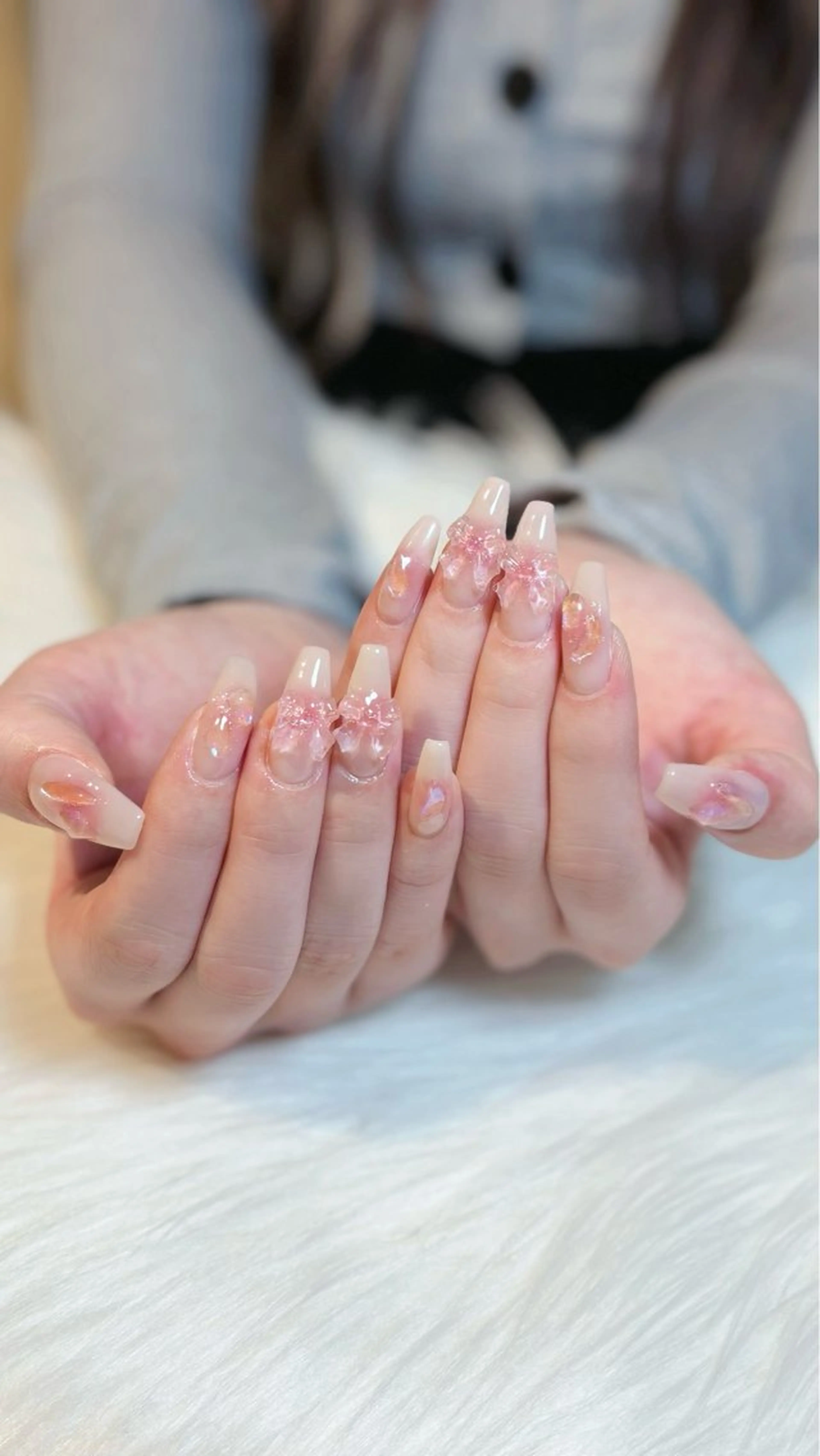 ネイル チークネイル キラキラネイル リボン 春ネイル ハンドネイル ぷりゅねる 心斎橋のネイルデザイン