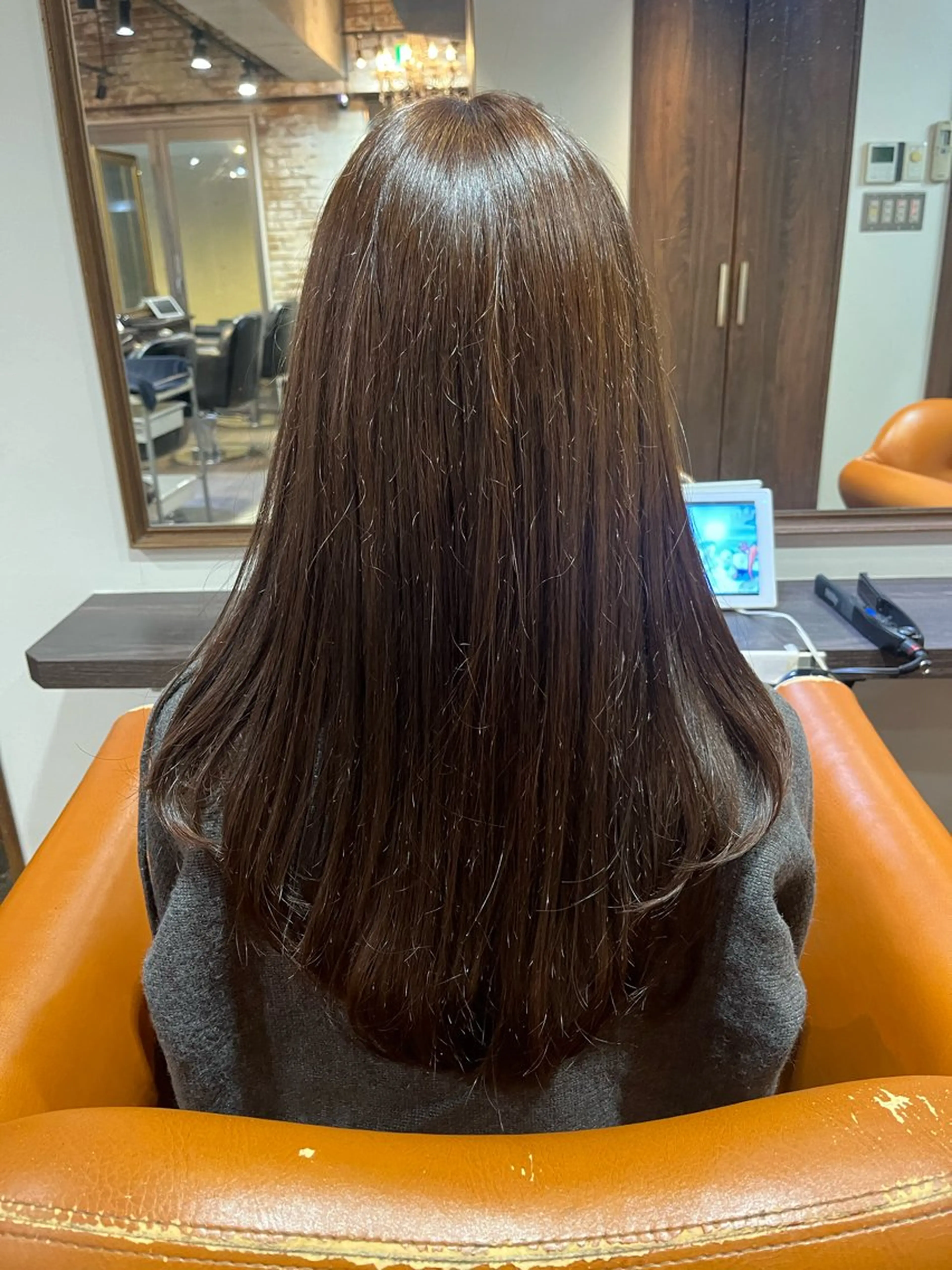 ロング カラー 小泉 ゆあのヘアスタイル