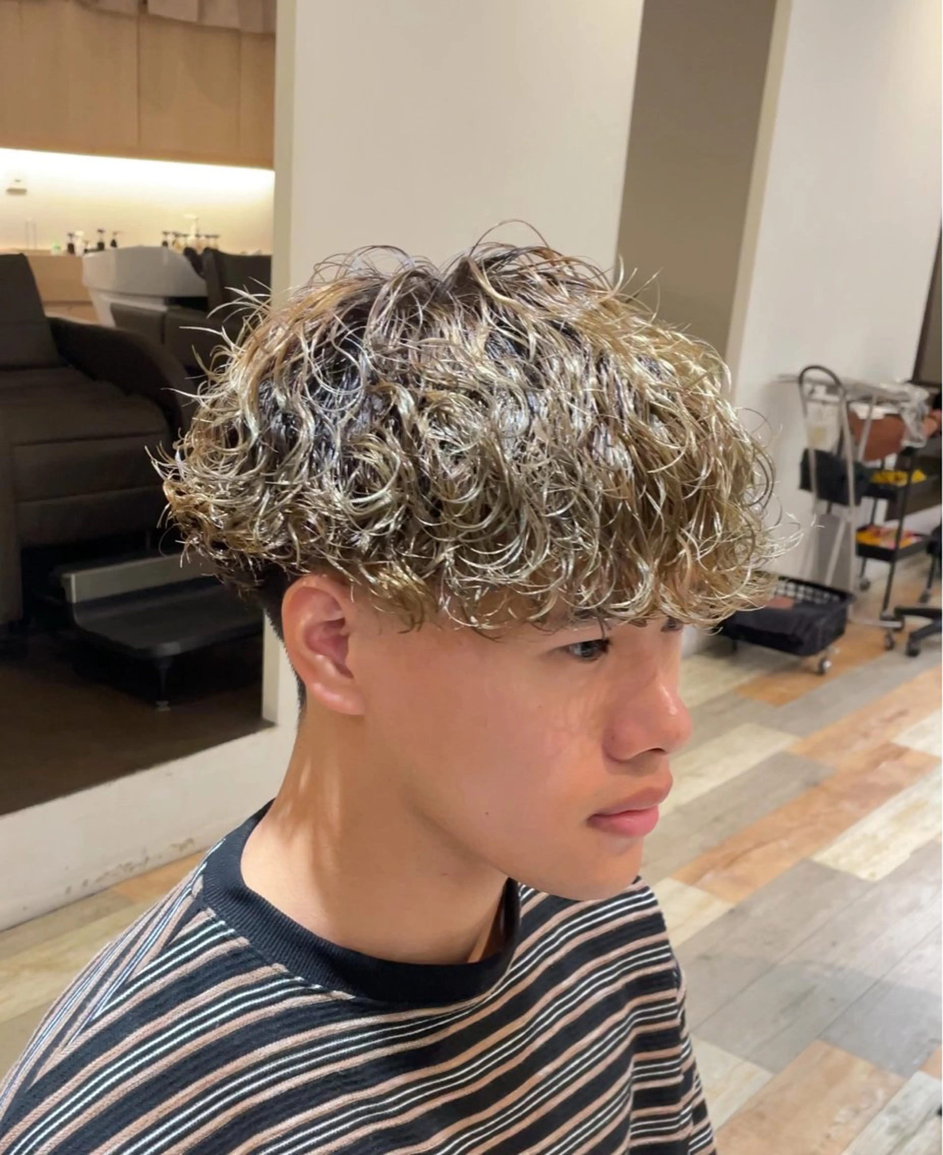 パーマ各種+メンズカット+メッシュハイライトの写真