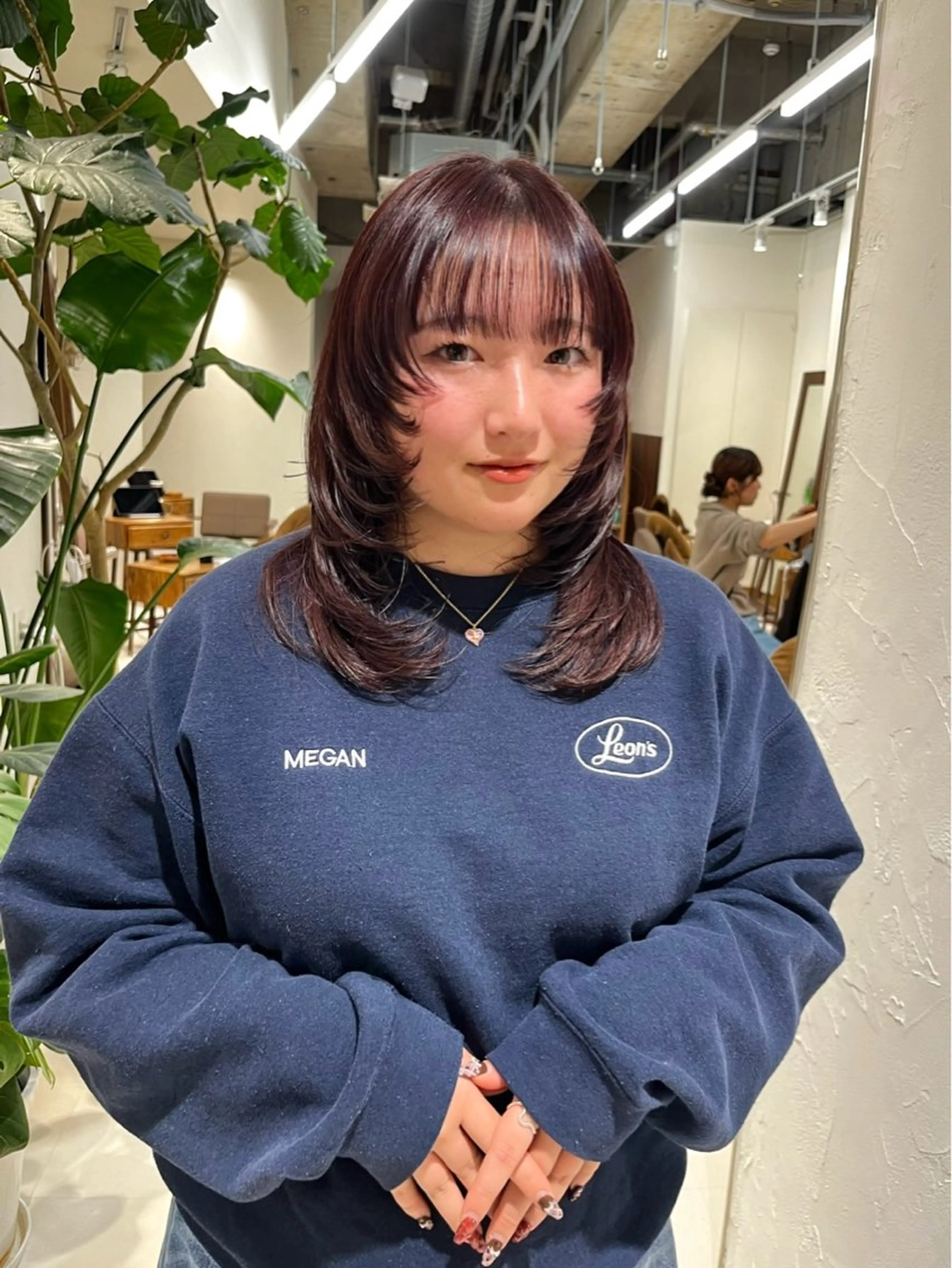 ミディアム カラー ボルドーカラー レイヤーカット カット ヘアカラー トリートメント レイヤーカット/ブラ ウンカラー/河野凜のヘアスタイル
