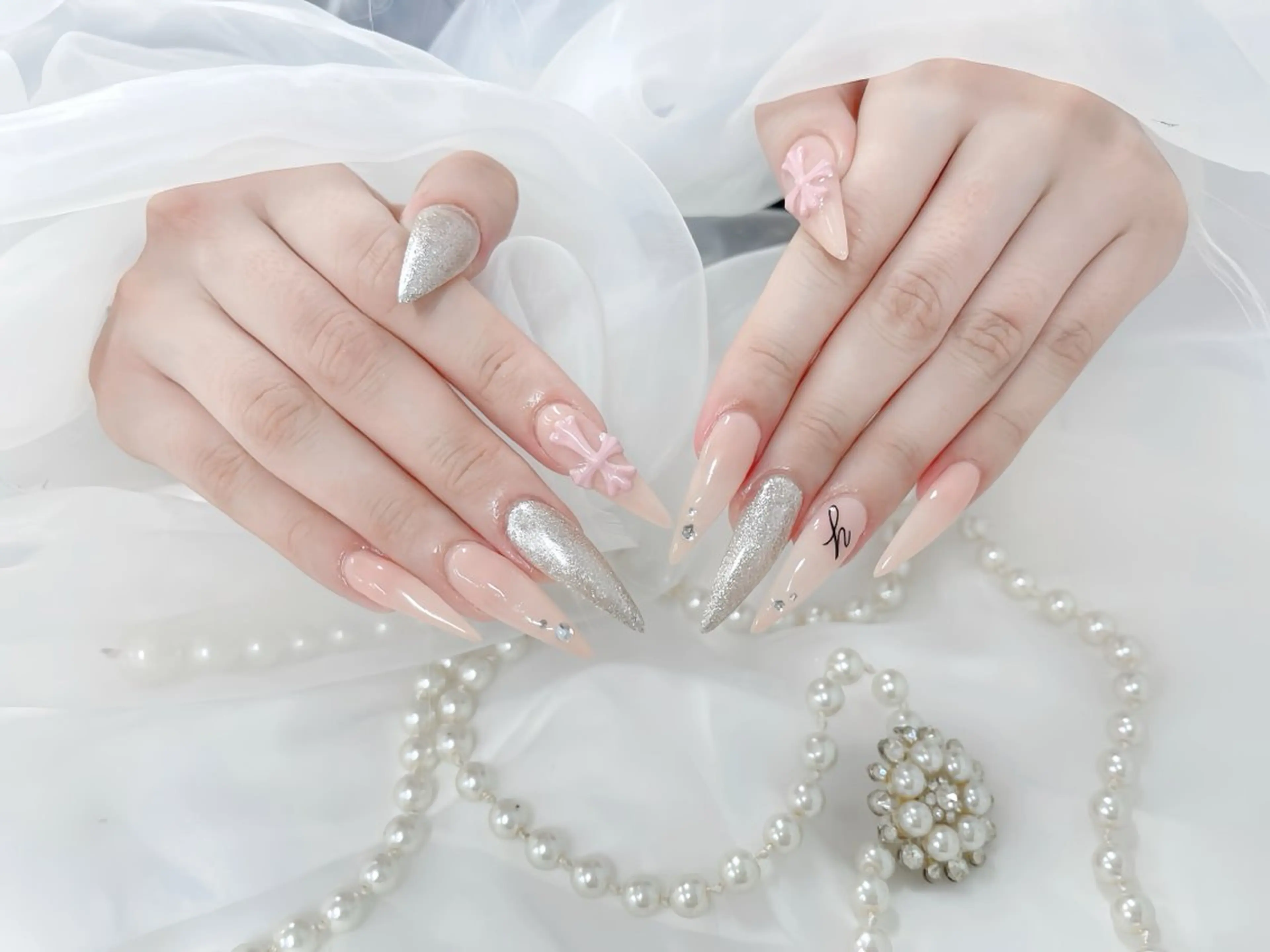 ネイル オーロラネイル ブラウン チークネイル フラッシュネイル フラワーネイル ハンドネイル Rin Nail 新大久保店のネイルデザイン