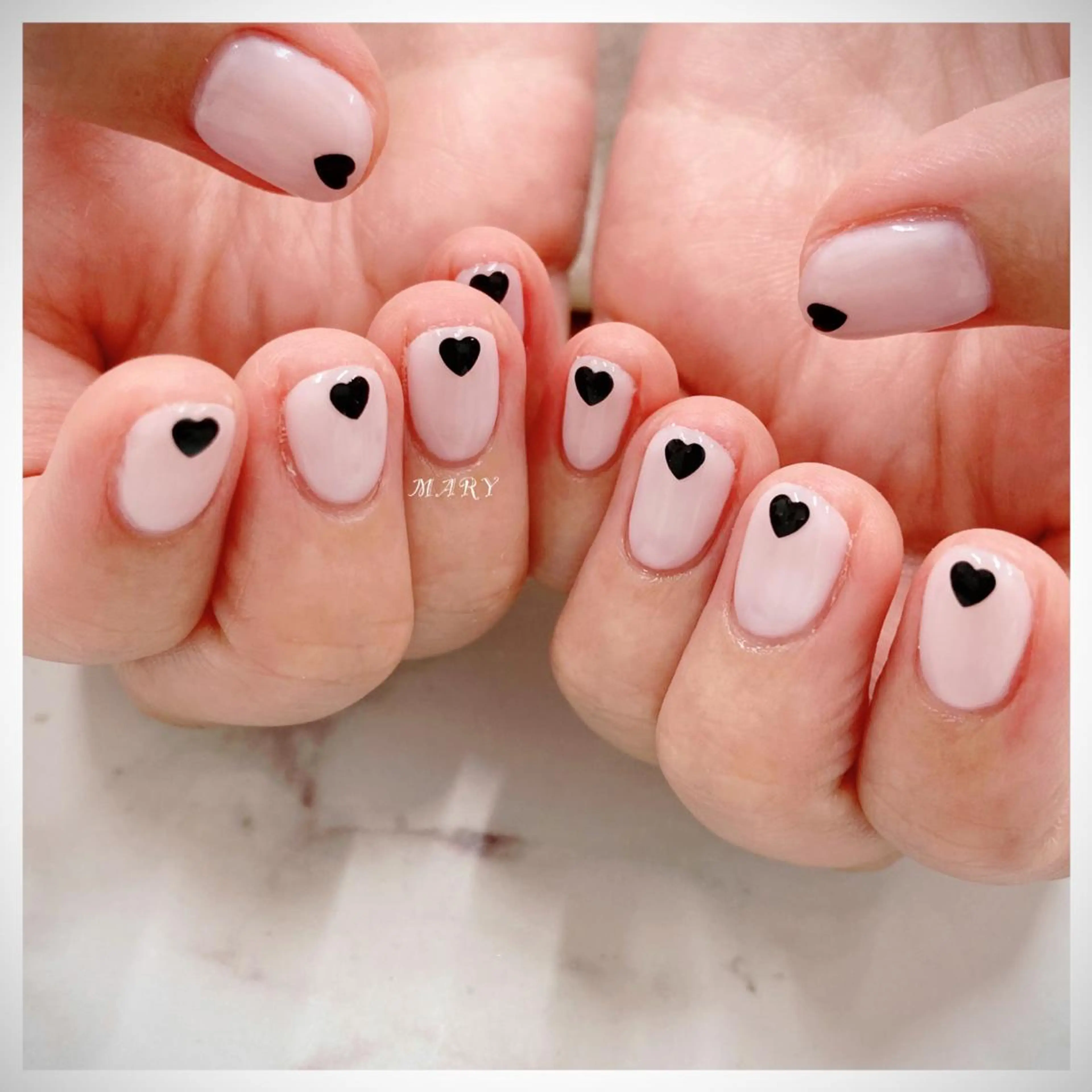 ネイル ハート ニュアンスネイル ワンカラーネイル ショートネイル ホワイト ハンドネイル Mary nail .narumiのネイルデザイン