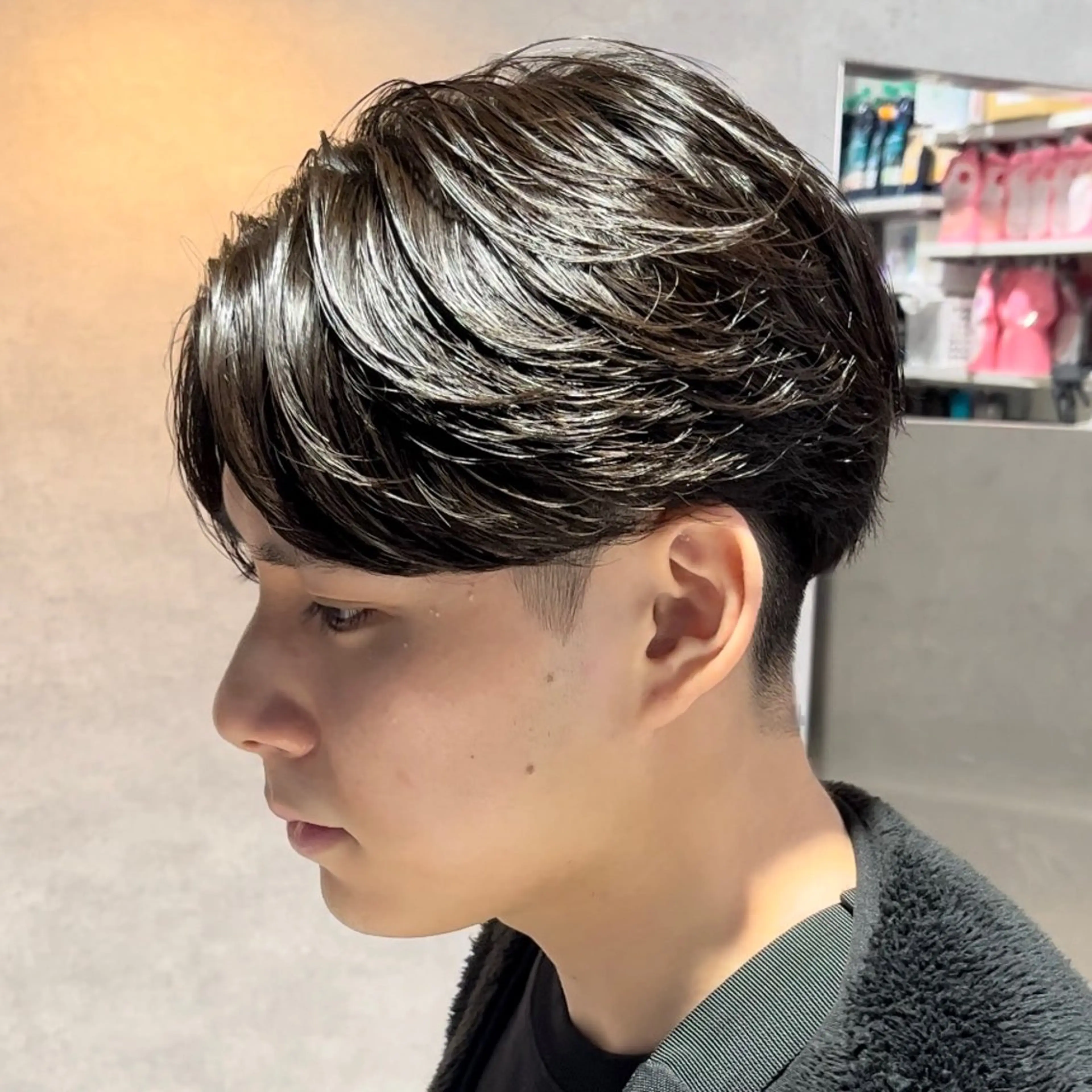 ショート カラー パーマ メンズ センターパート ニュアンスパーマ カット パーマ センターパート マスターかずまのヘアスタイル