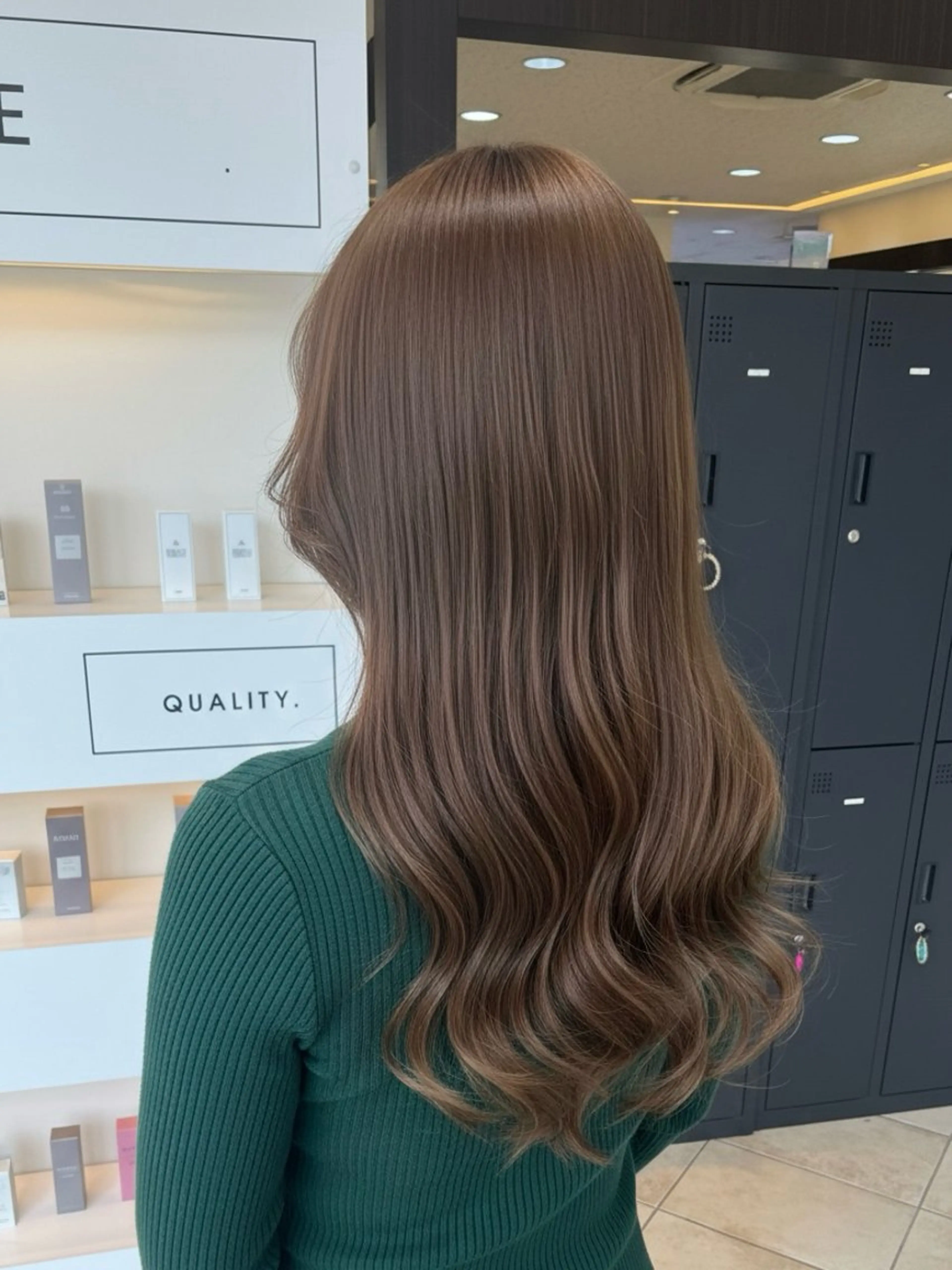 セミロング カット ヘアカラー パーマ 縮毛矯正 トリートメント ヘッドスパ 艶髪レイヤーの王 また復活の大澤竜馬のヘアスタイル