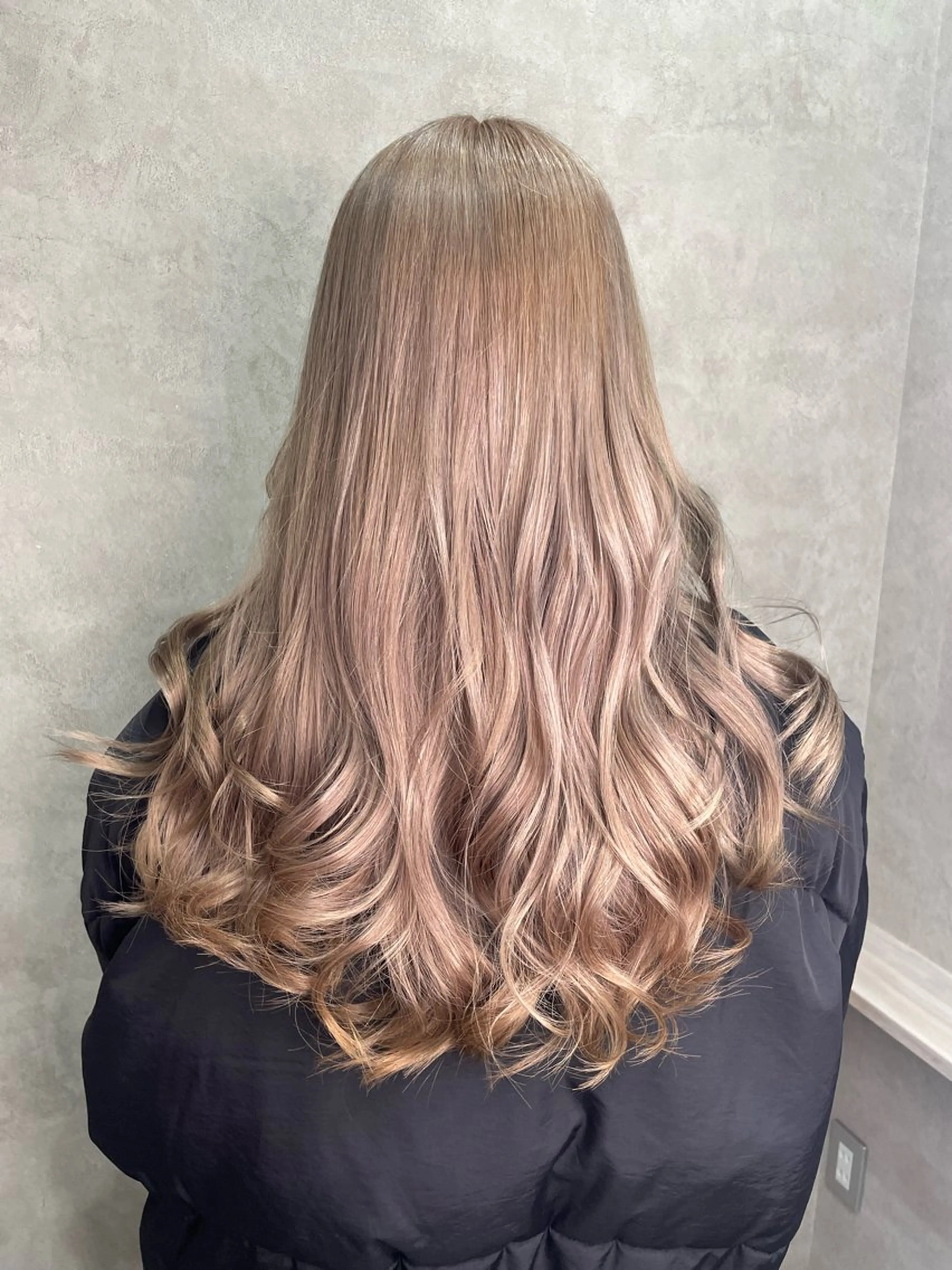 ロング カラー ヘアアレンジ 🍑🧋ハイトーン 暖色カラーlucaのヘアスタイル