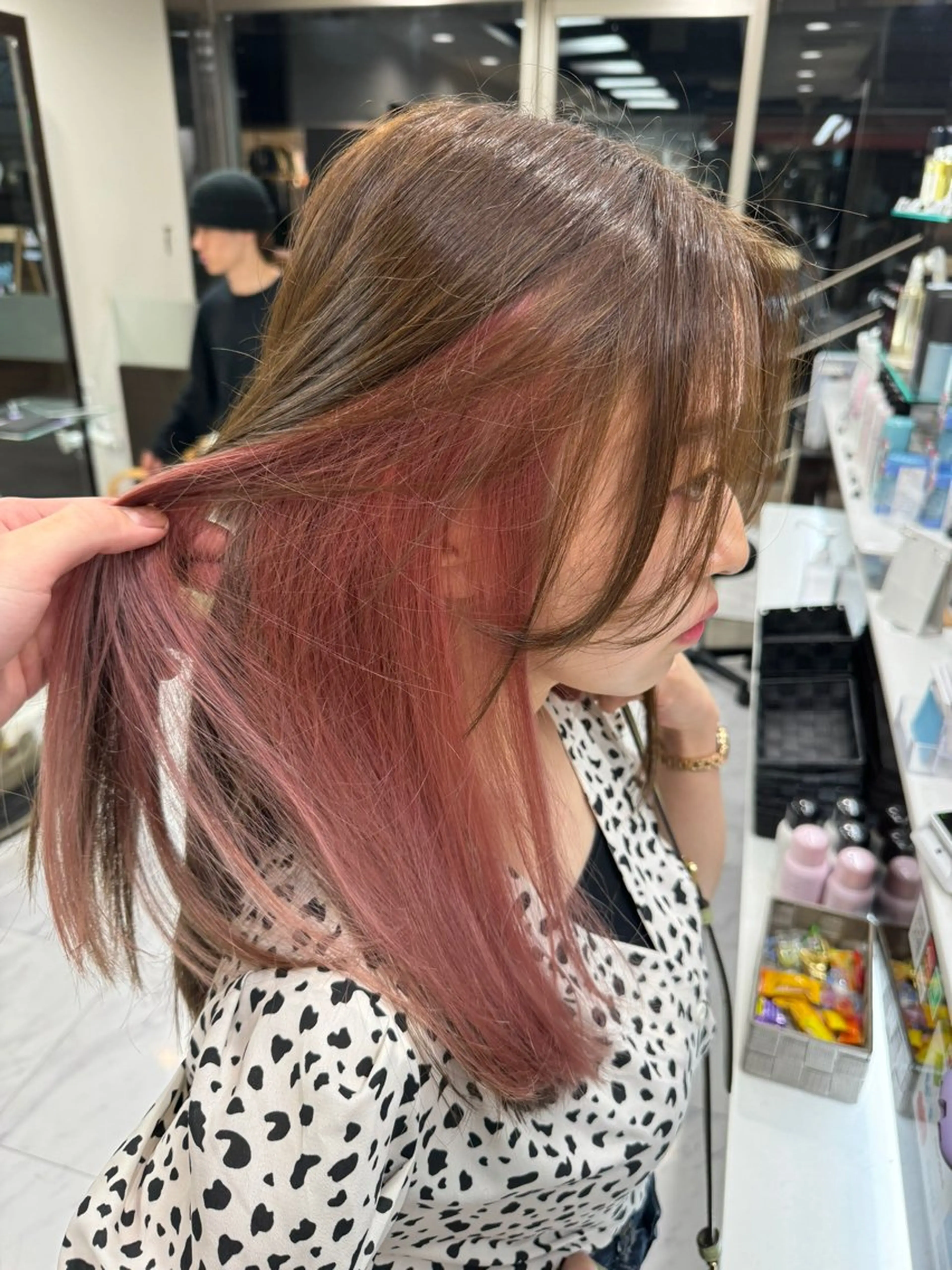 ロング カラー ヘアアレンジ 切りっぱなしボブ ミストバング ブリーチ ブラウンカラー デザインカラー カット ヘアカラー トリートメント 目黒 碧人のヘアスタイル
