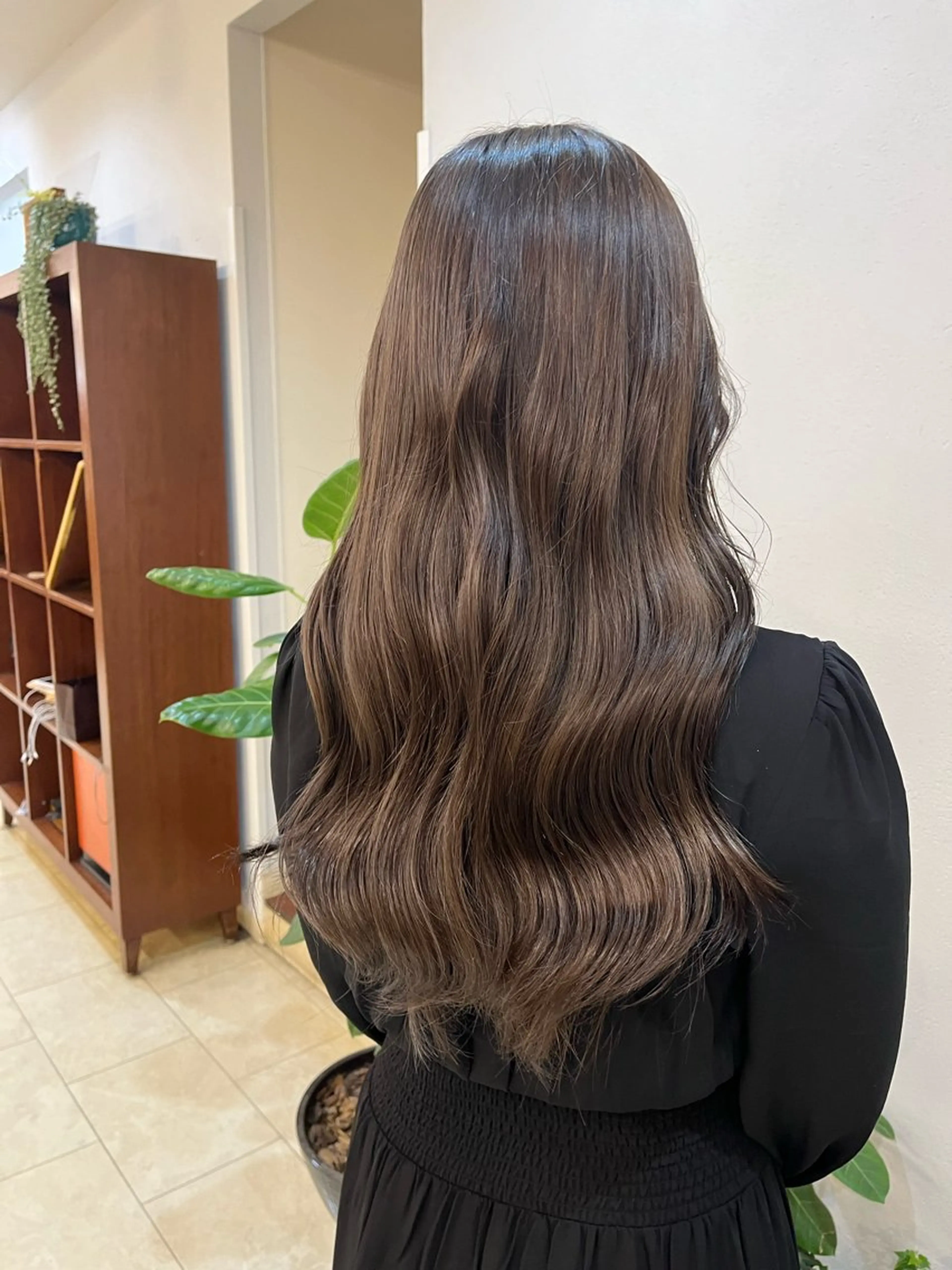 ロング ヘアカラー 透明感カラー✨ 縮毛矯正のヘアスタイル