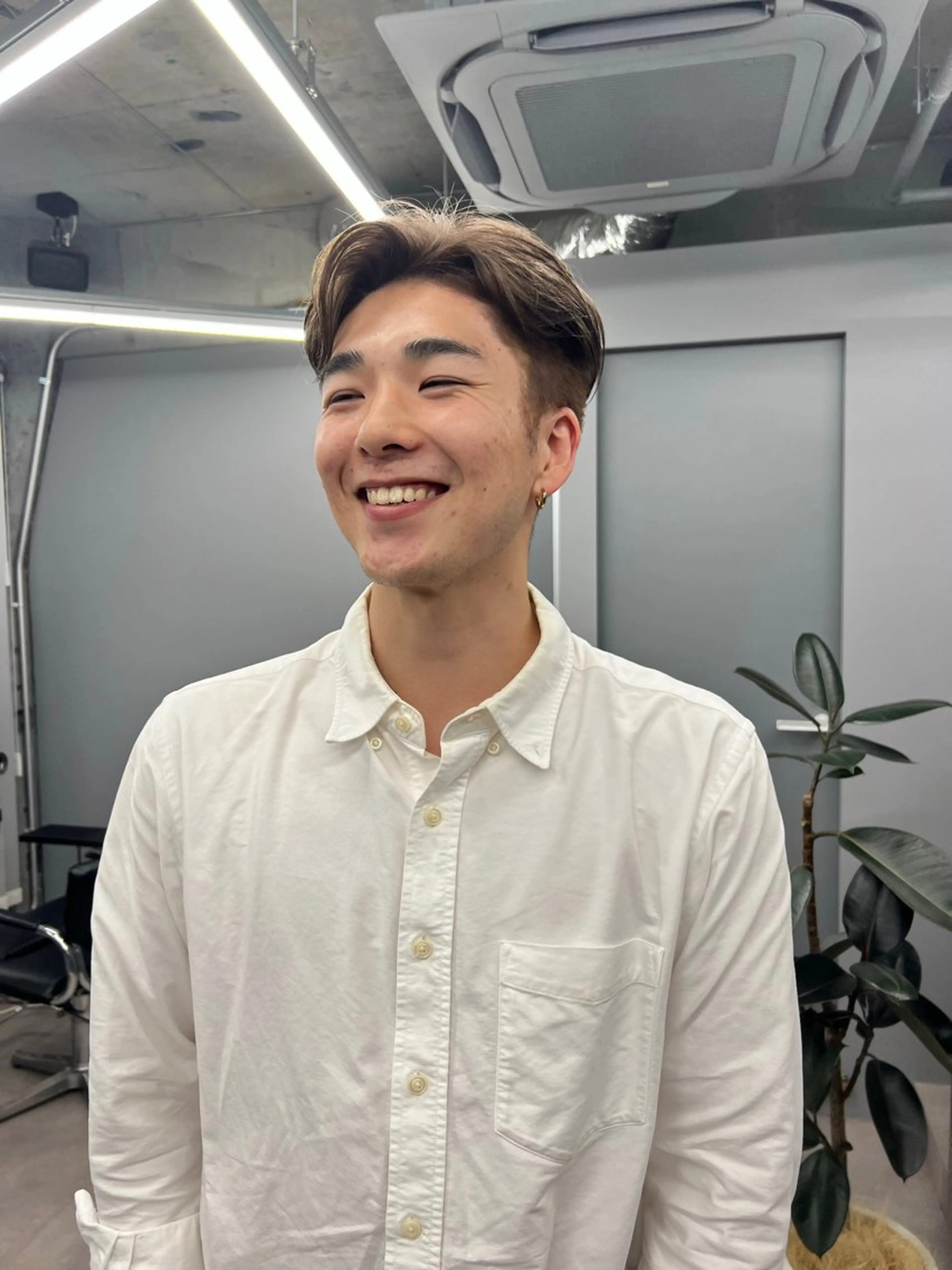 カラー メンズ ベージュカラー SHU｜レイヤー カット/パーマのヘアスタイル