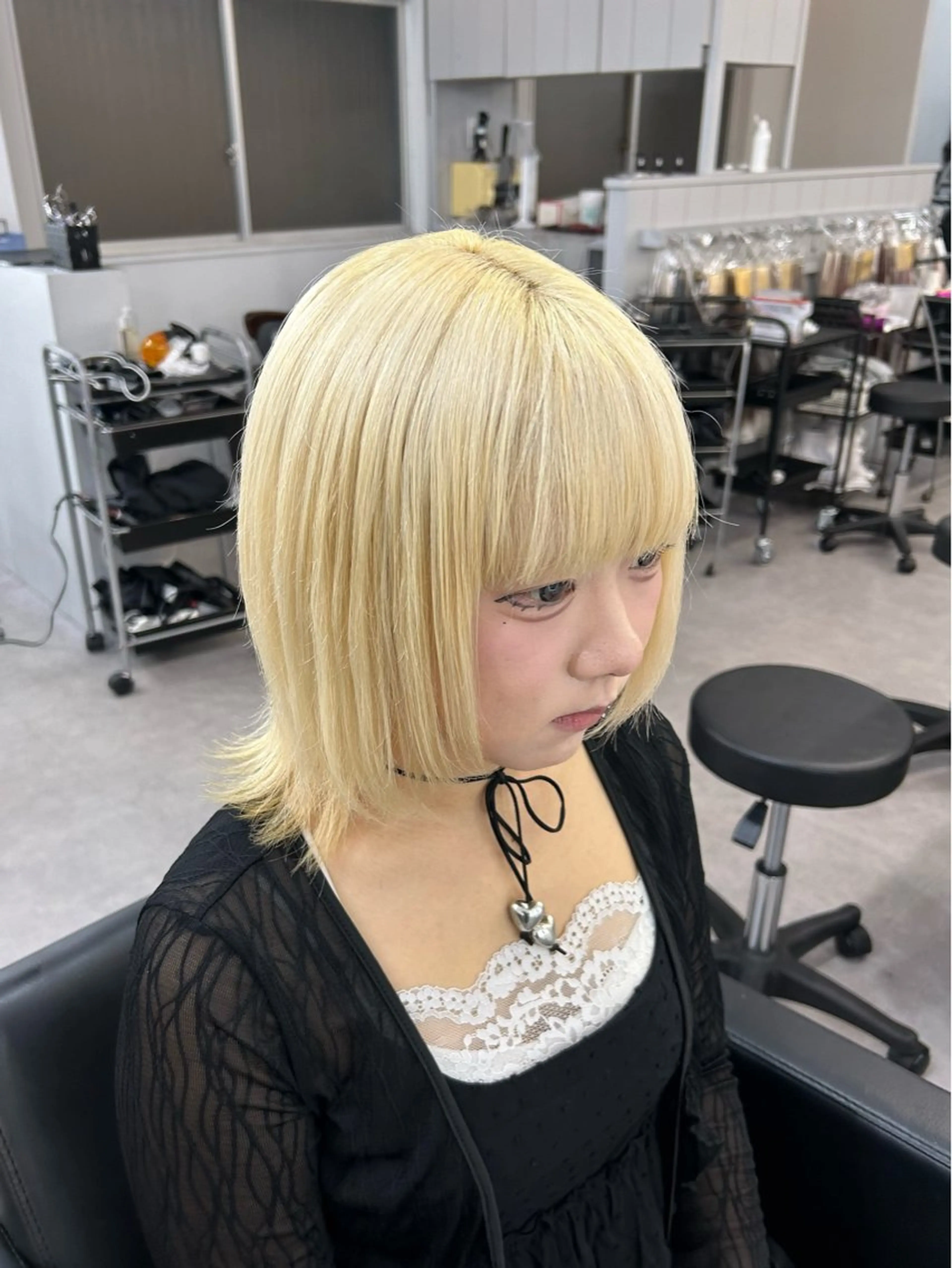 ミディアム カラー ブロンド ホワイトブロンド Cielro【 シェイロ 】所属・Cielro/ダブル カラー/西田咲希のヘアスタイル