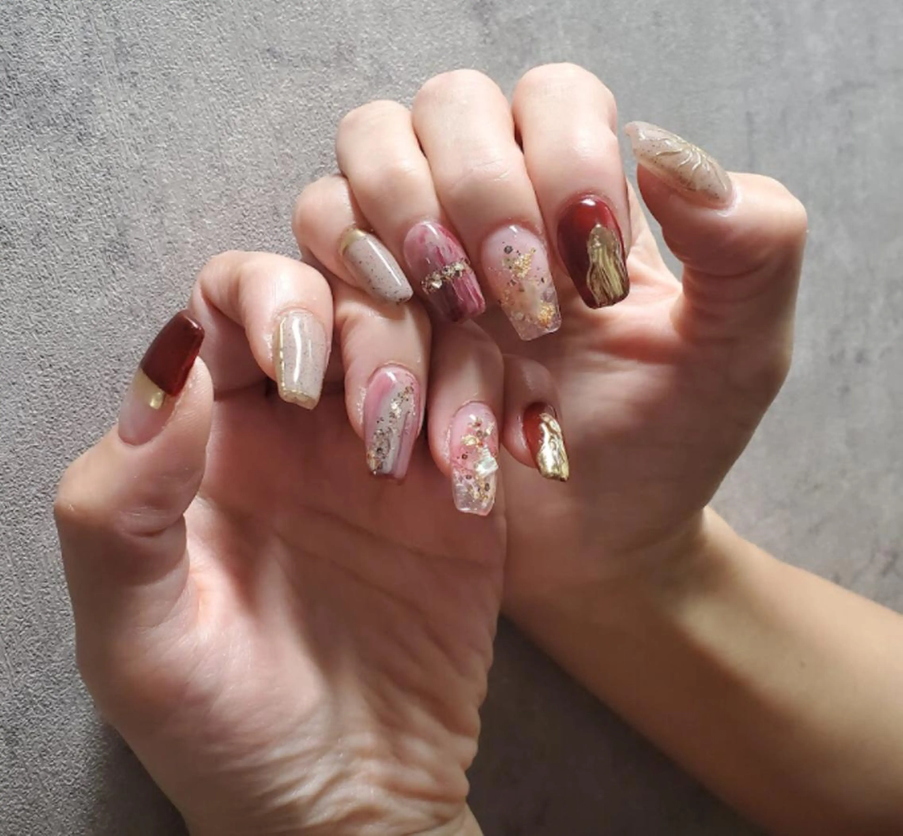 ネイル アートネイル ボルドー フレンチネイル ジェルネイル ミラーネイル nailstudio eviz新宿店のネイルデザイン