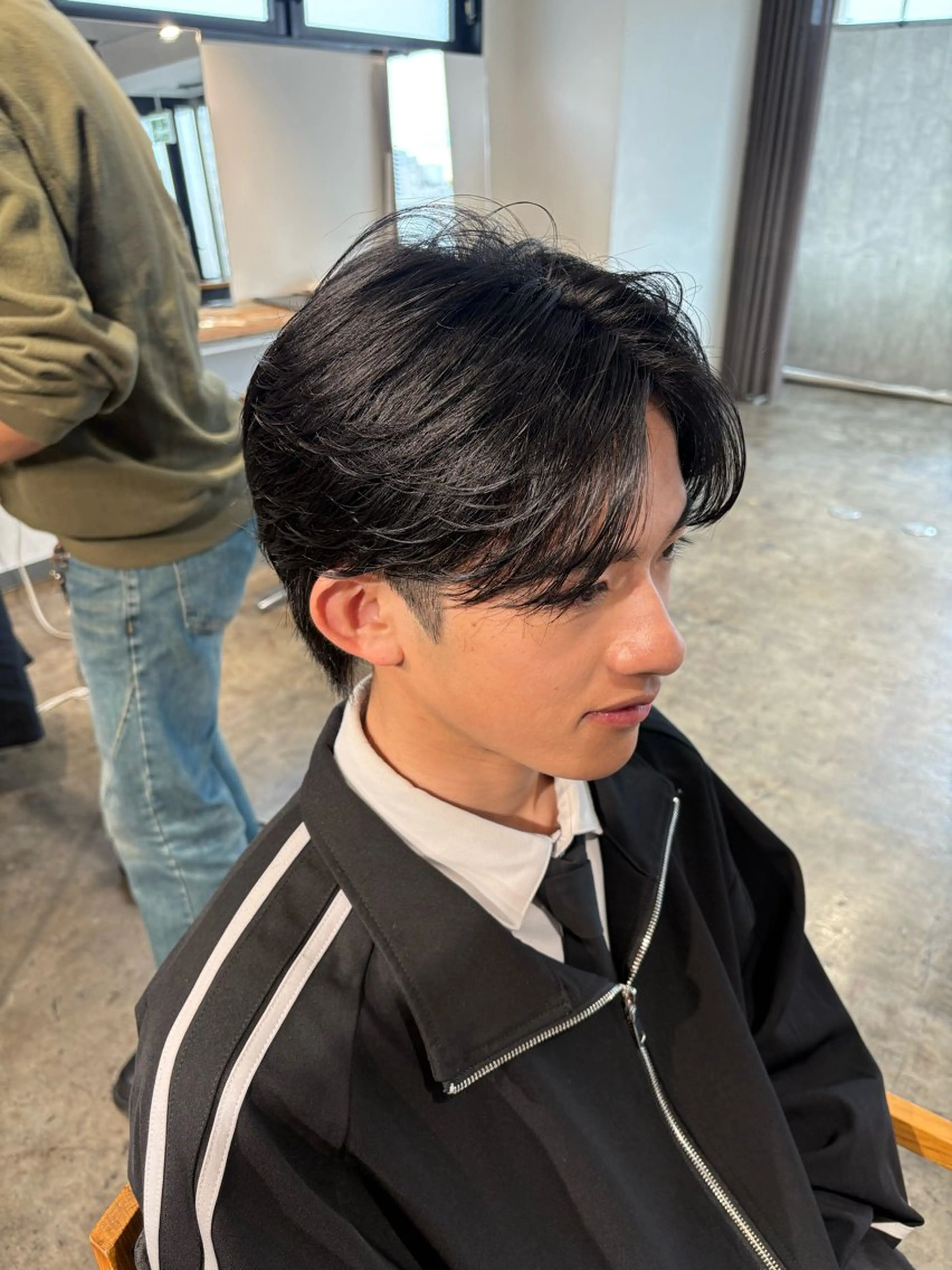 ショート パーマ メンズ センターパート ダウンパーマ フェザーパーマ カルマパーマ メンズ韓国風 カット become men's hair 名駅店所属・名駅/フェザーパーマ 韓国ヘア/森岡のヘアスタイル