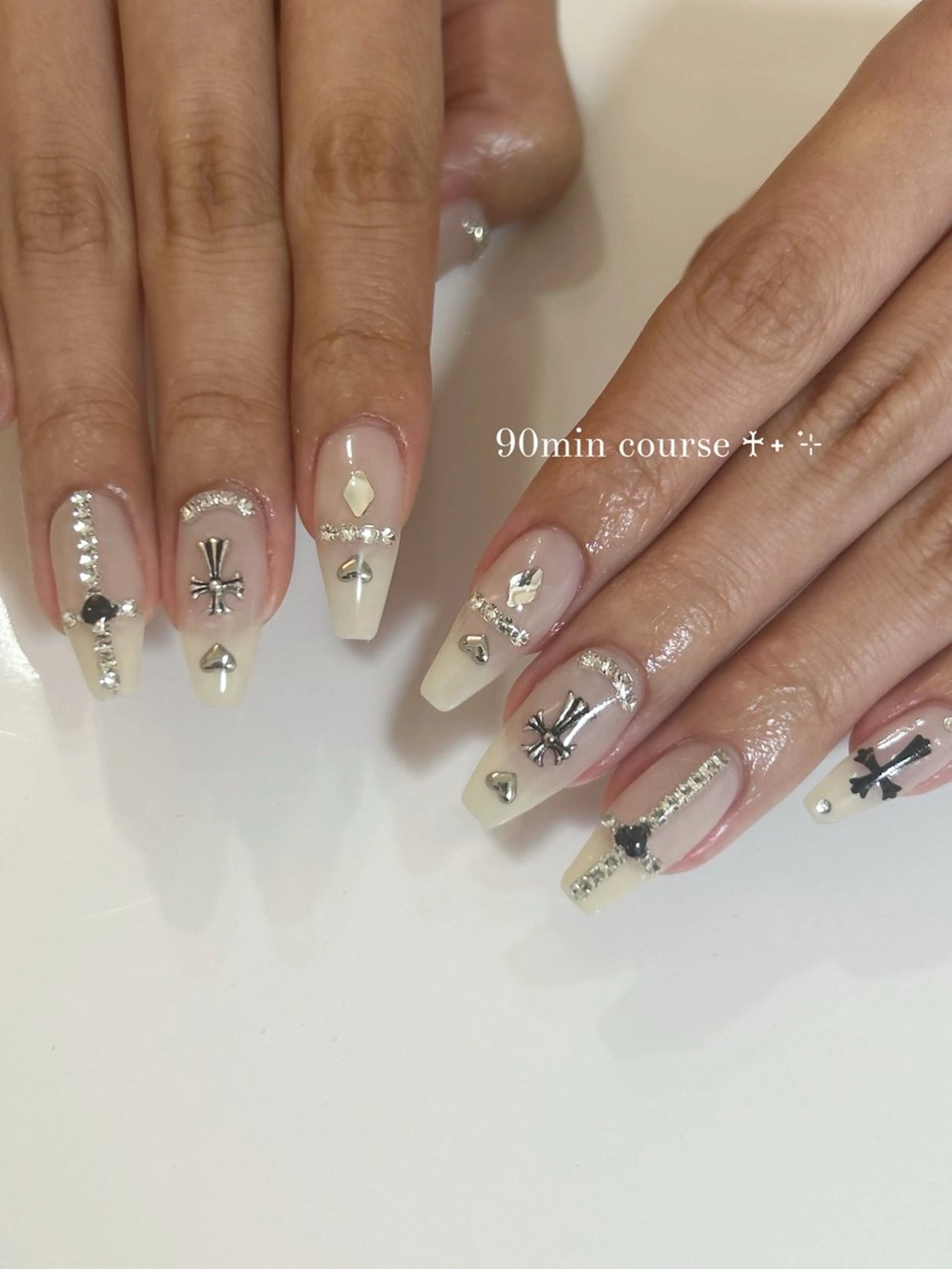 ネイル ハンドネイル ViViA momokaのネイルデザイン
