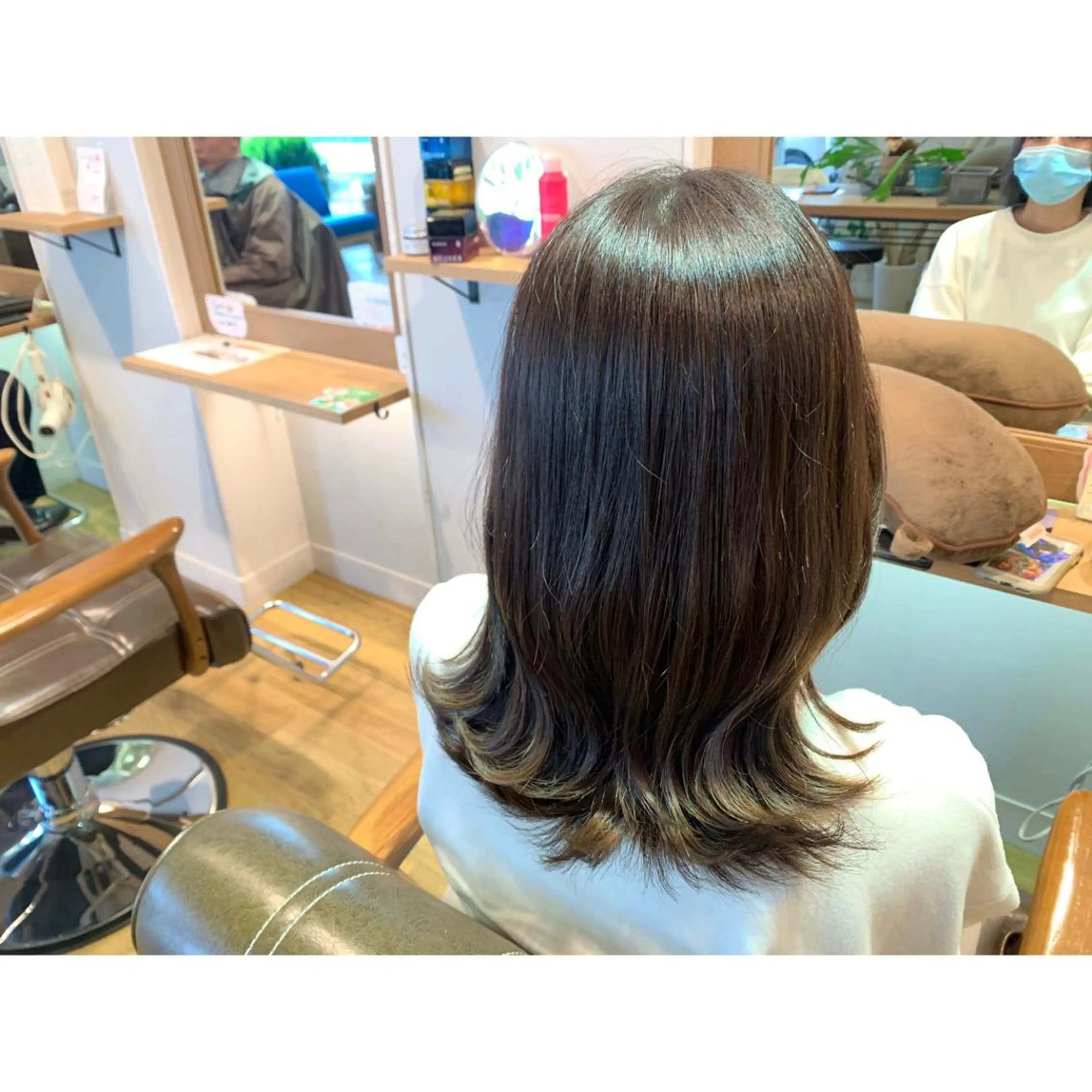 セミロング カラー グレージュ ヘアカラー トリートメント ツキダテ ユイのヘアスタイル