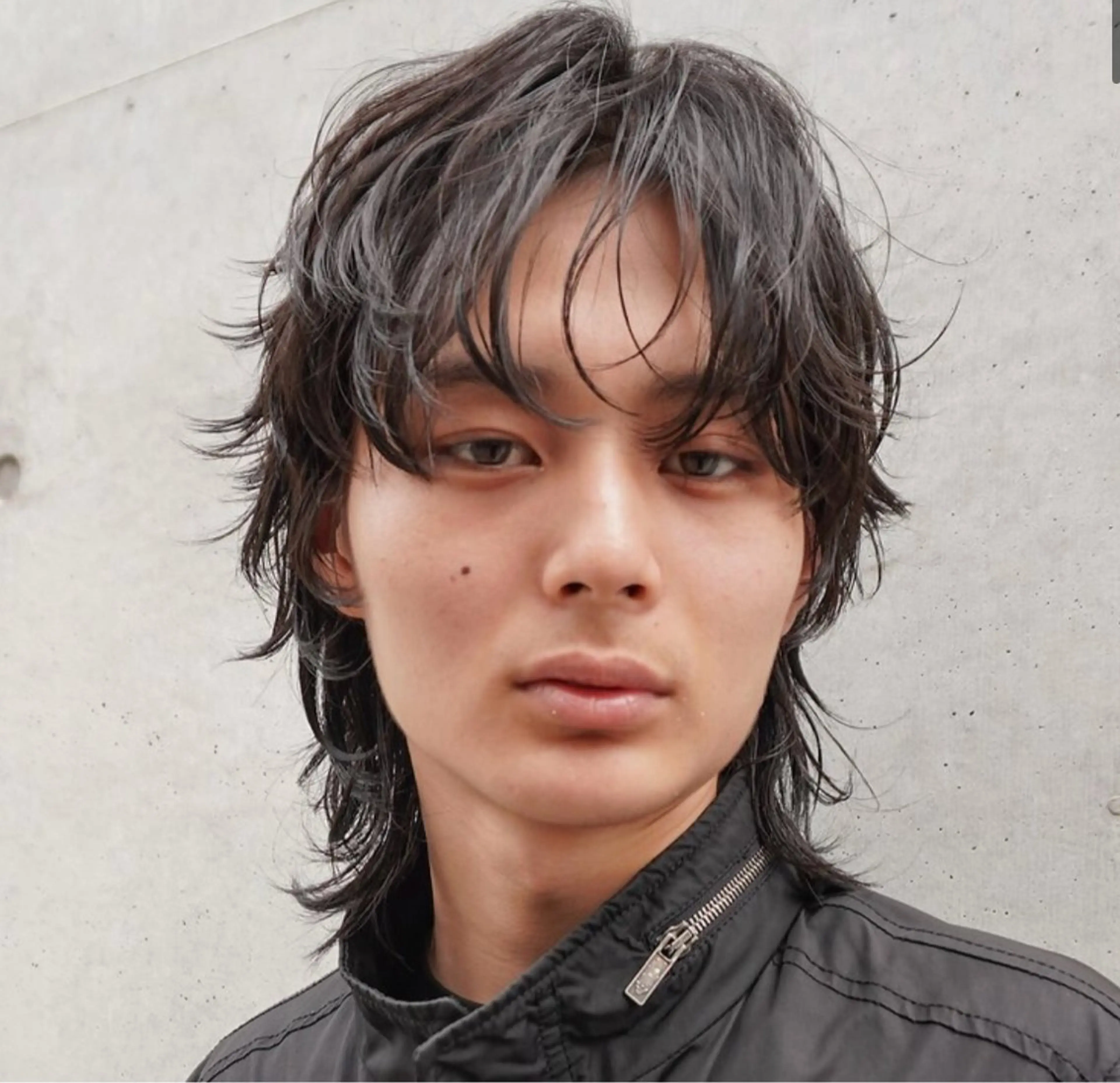 ミディアム レイヤー／デザイン カット／ヒナノのヘアスタイル