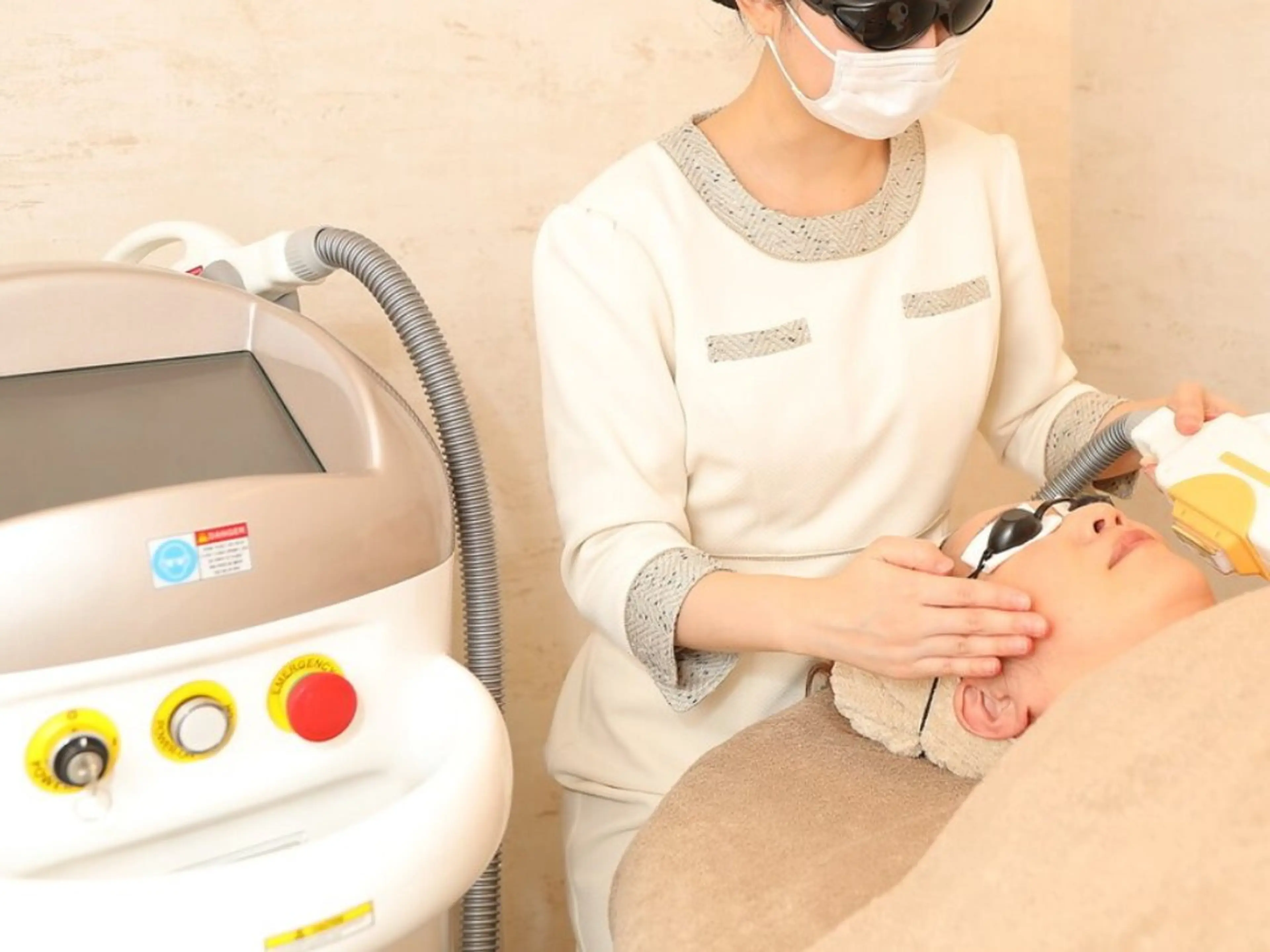 【4月限定・口コミ必須】全身脱毛モデル（VIO・顔込）✨現役プロ担当/正規価格の50%Iffの写真