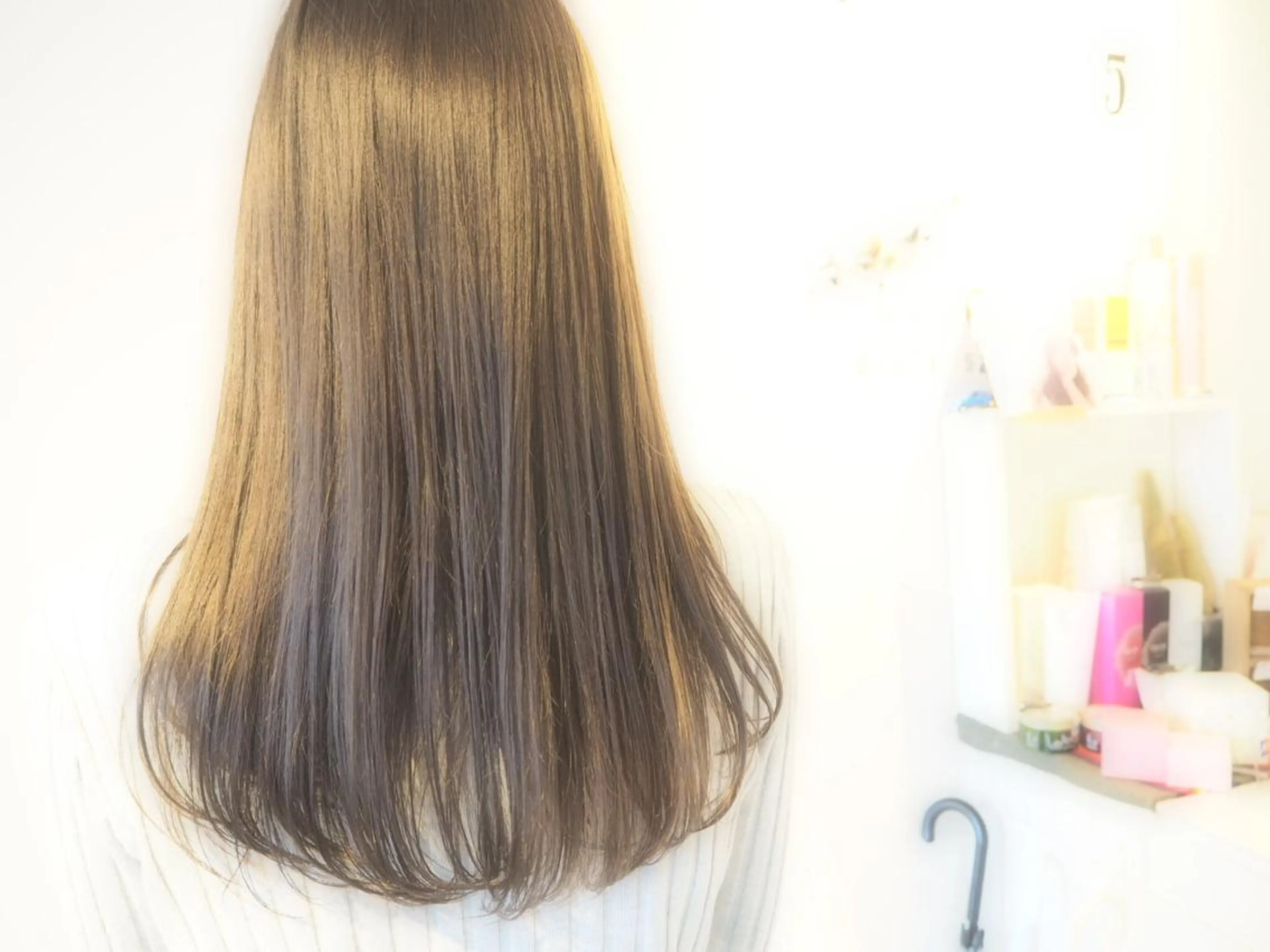 ショート ミディアム セミロング ロング カラー パーマ ヘアアレンジ メンズ ベージュカラー メンズハイトーン メンズバレイヤージュのヘアスタイル