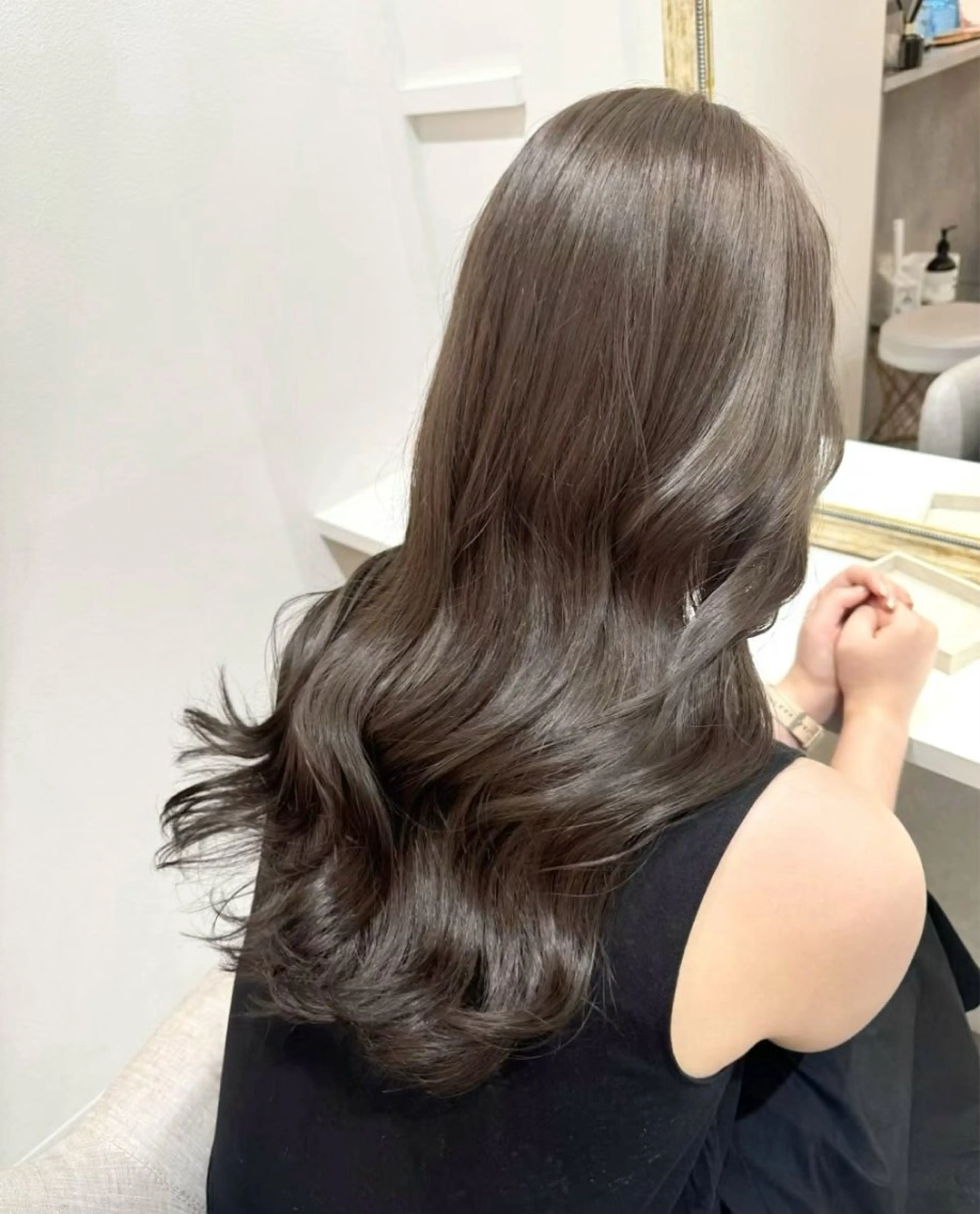 ロング カラー アッシュ アッシュブラウン ベージュカラー 黒髪 ブリーチ カット ヘアカラー トリートメント 赤み無し柔らかカラー 【梅田】madokaのヘアスタイル