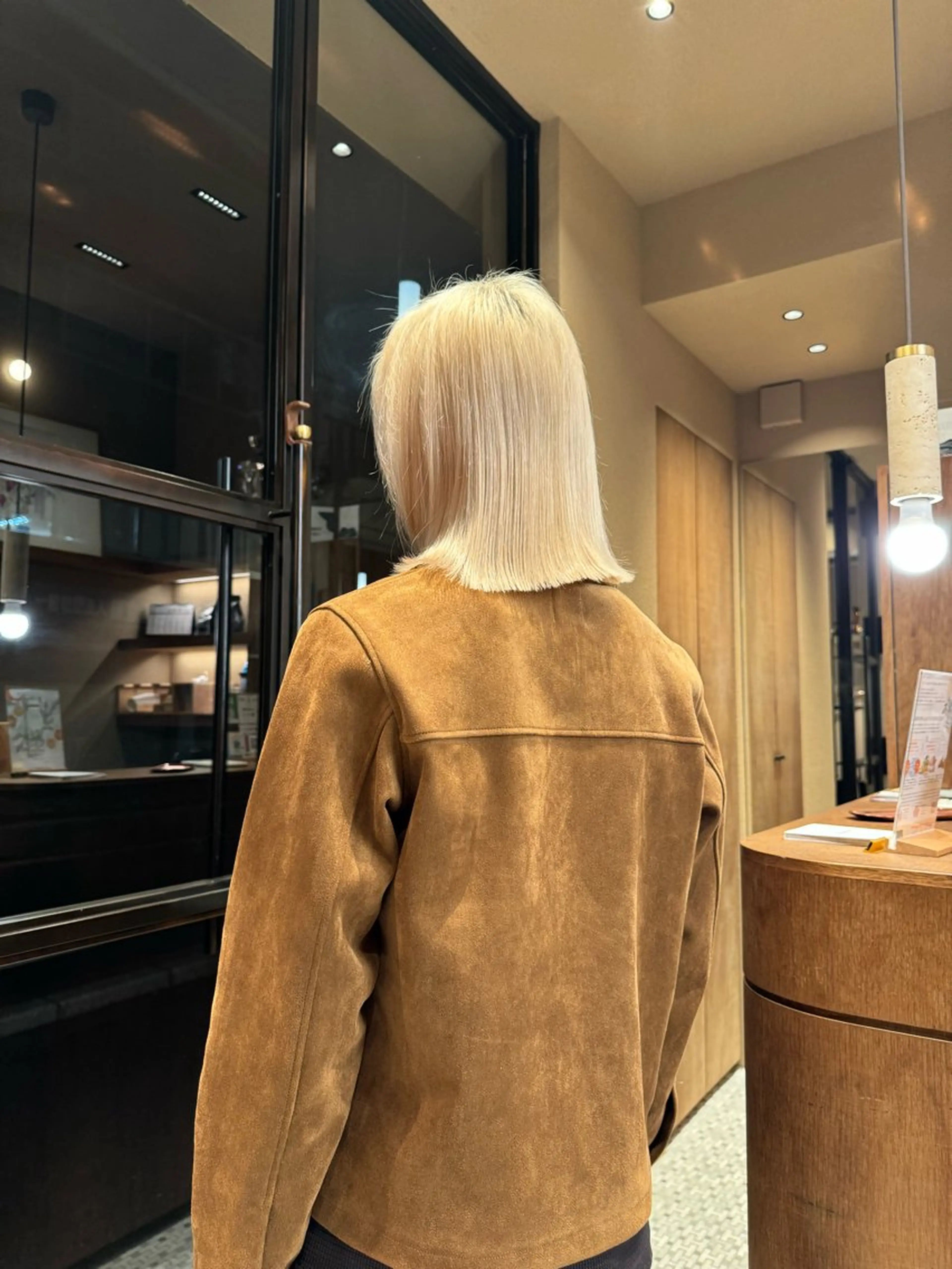 ミディアム カラー ヘアカラー hina 🛋️ブリーチカラーのヘアスタイル