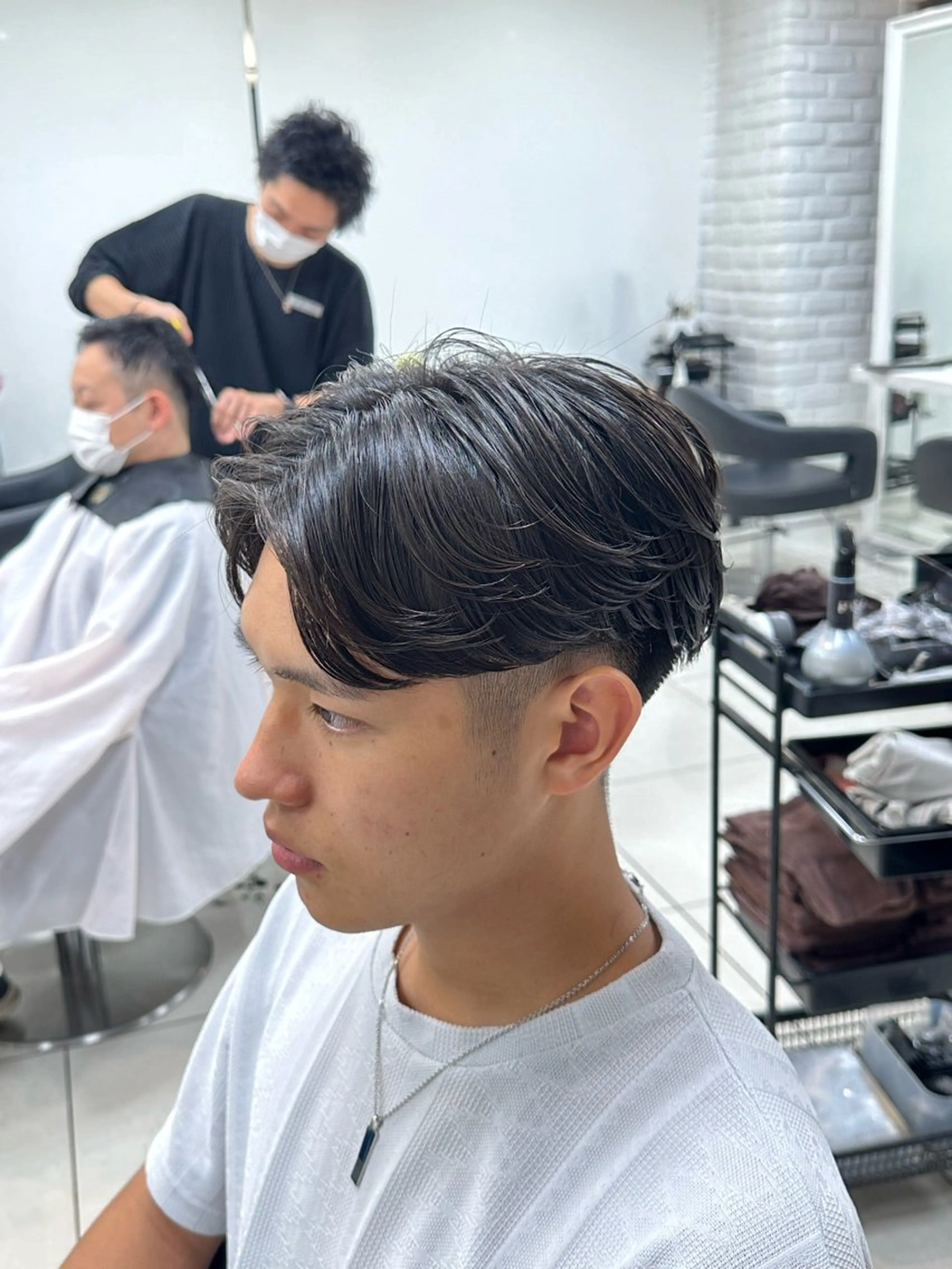 ショート パーマ メンズ センターパート メンズパーマ ニュアンスパーマ カット パーマ トリートメント フェザーパーマ職人 🪶ryosukeのヘアスタイル