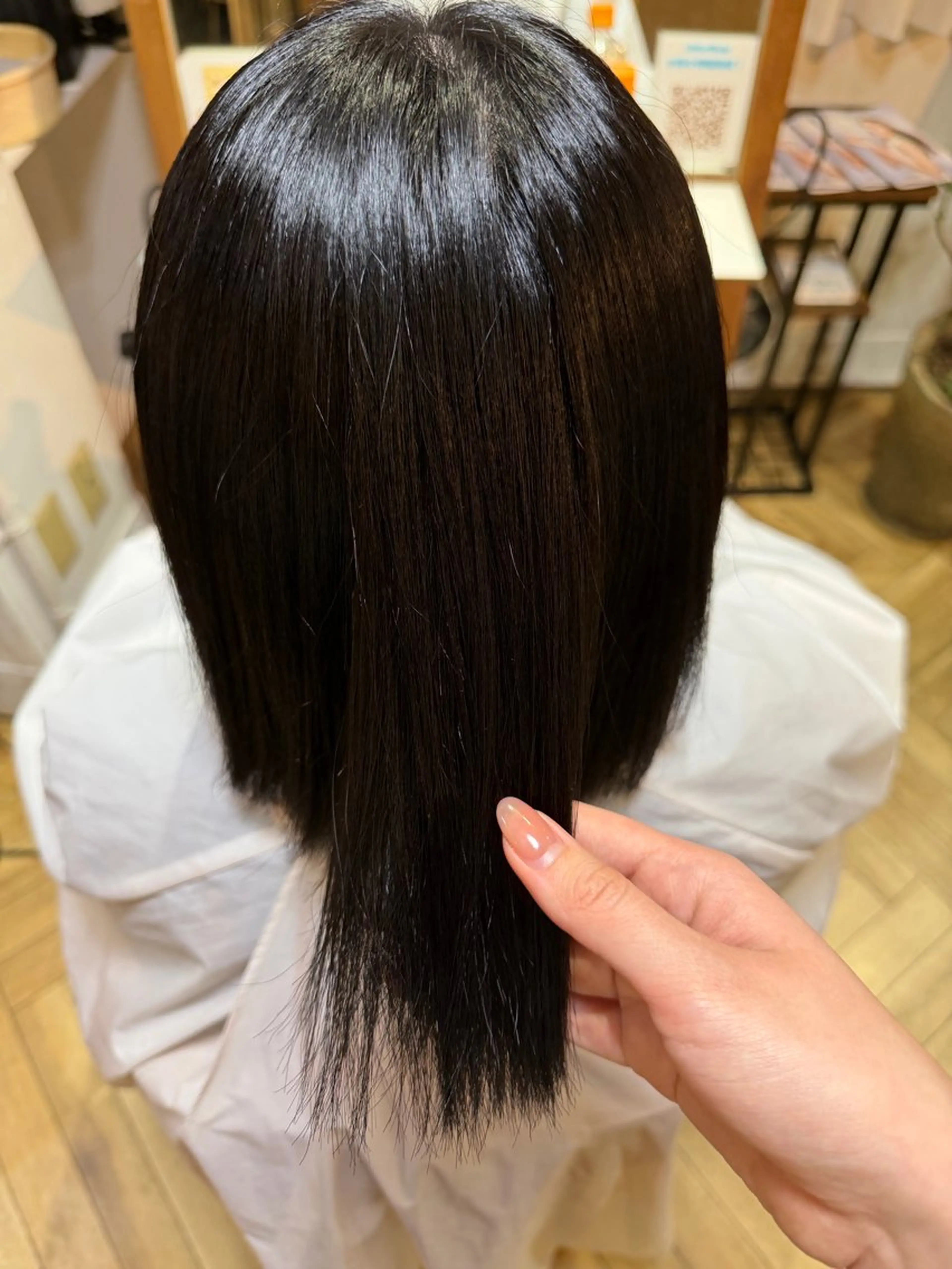 ショート ヘアカラー 柿本 ひなのヘアスタイル