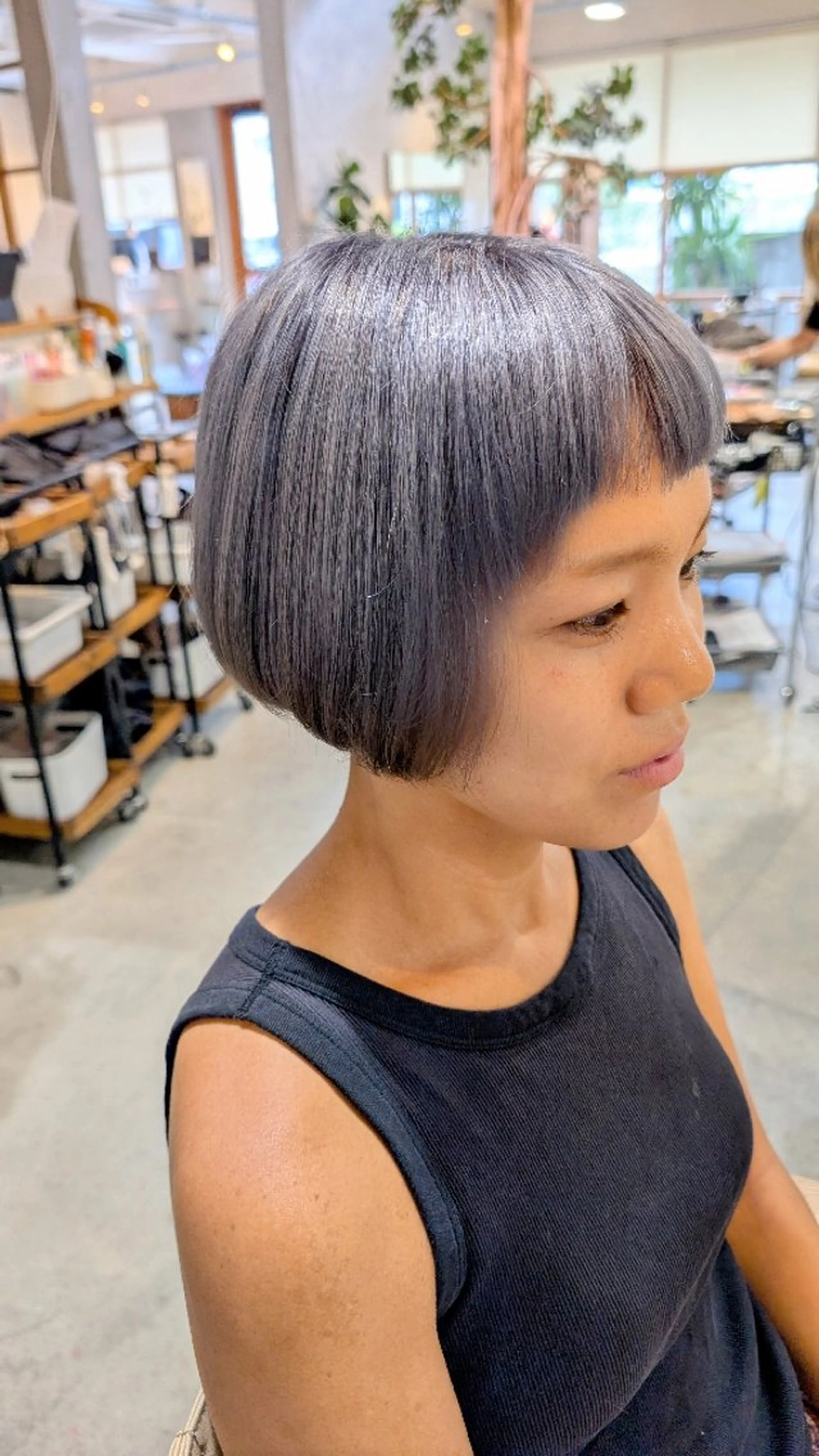 カラー ブリーチ グレージュ シルバー 【女性限定】 しおりのヘアスタイル