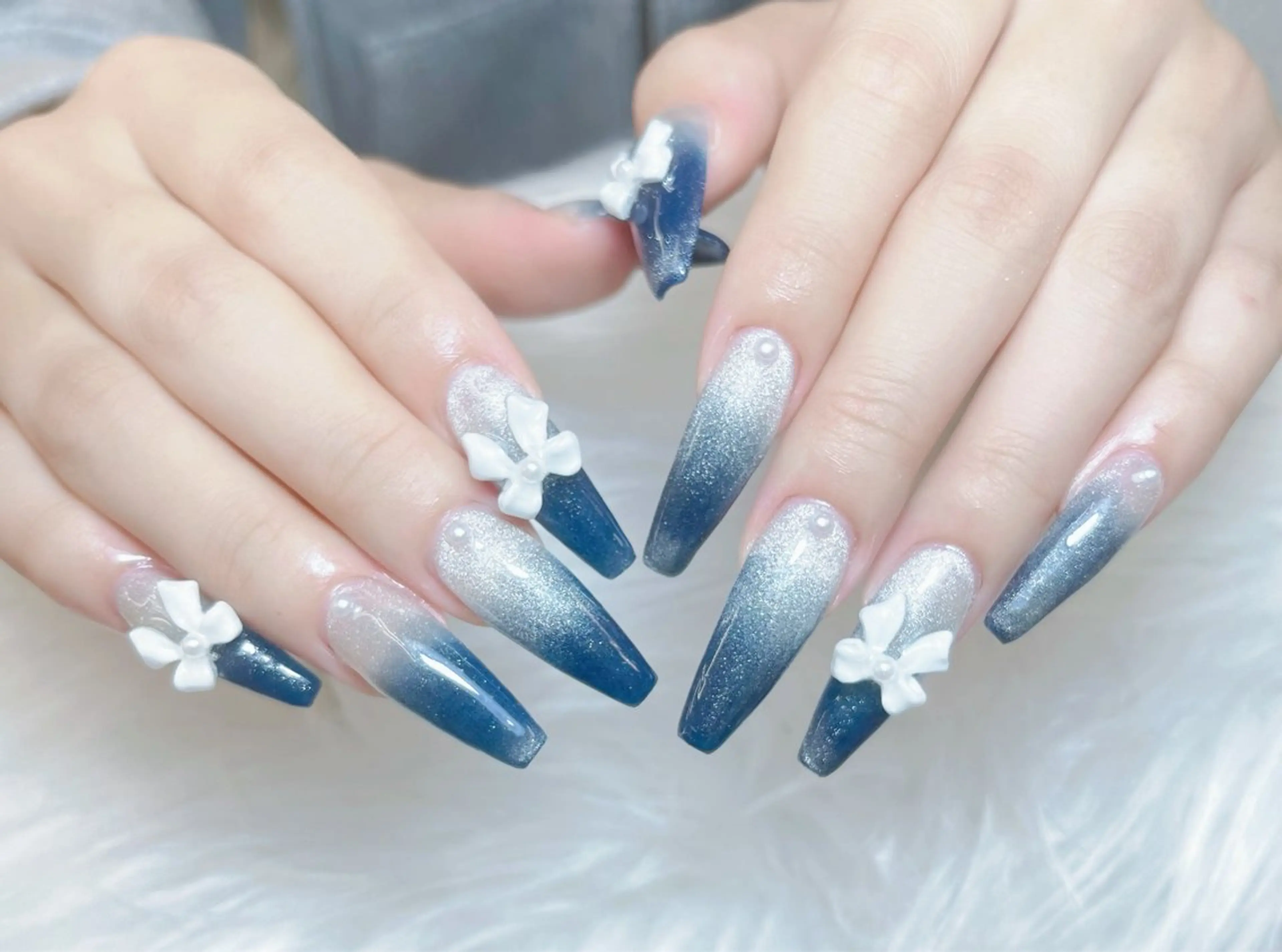 ネイル オーロラネイル クリアネイル フラッシュネイル ジェルネイル グラデーション ハンドネイル Amee Nail Salonのネイルデザイン