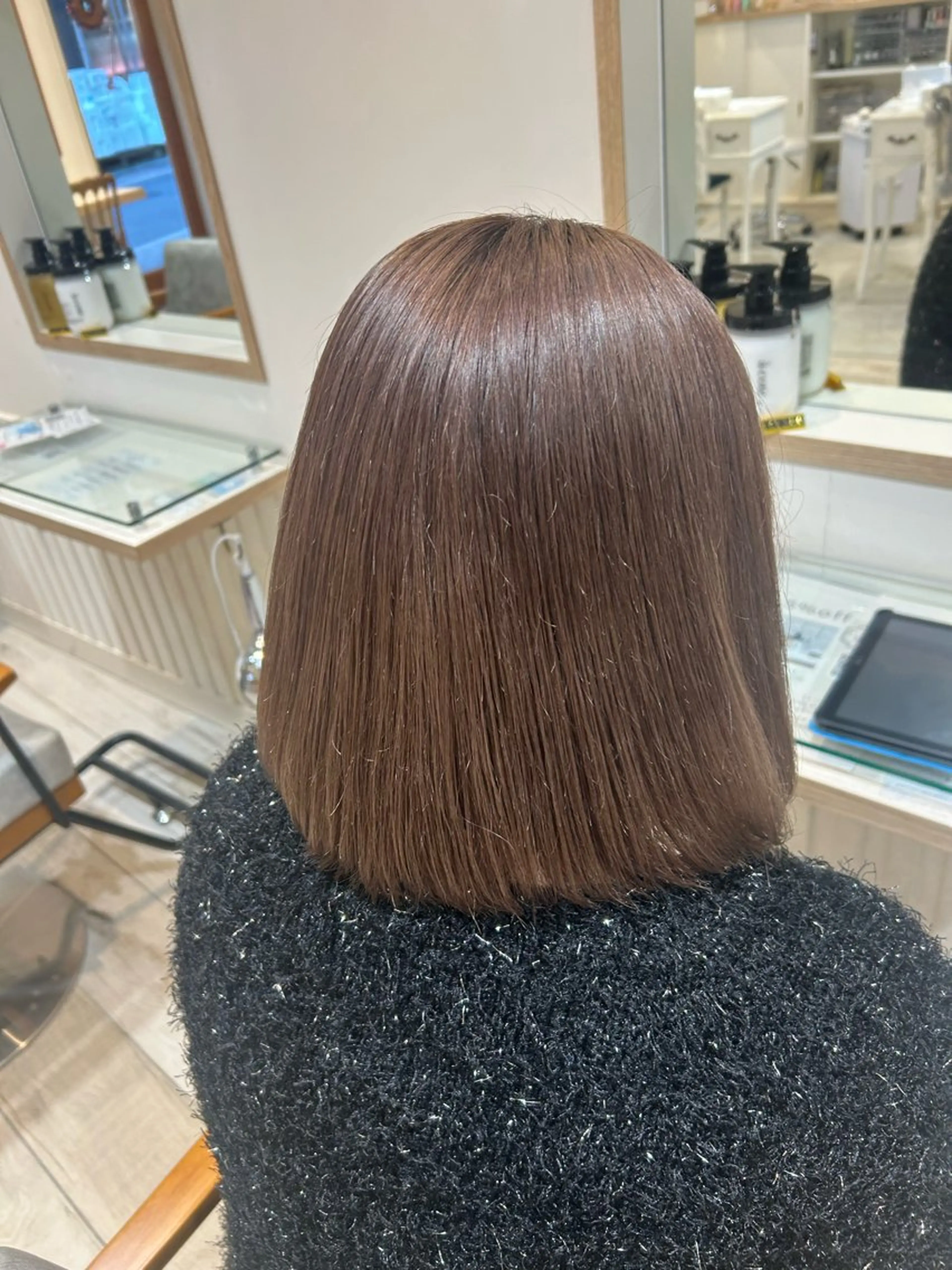 ミディアム カラー ブリーチ グレージュ ピンクカラー 大川 夏実のヘアスタイル