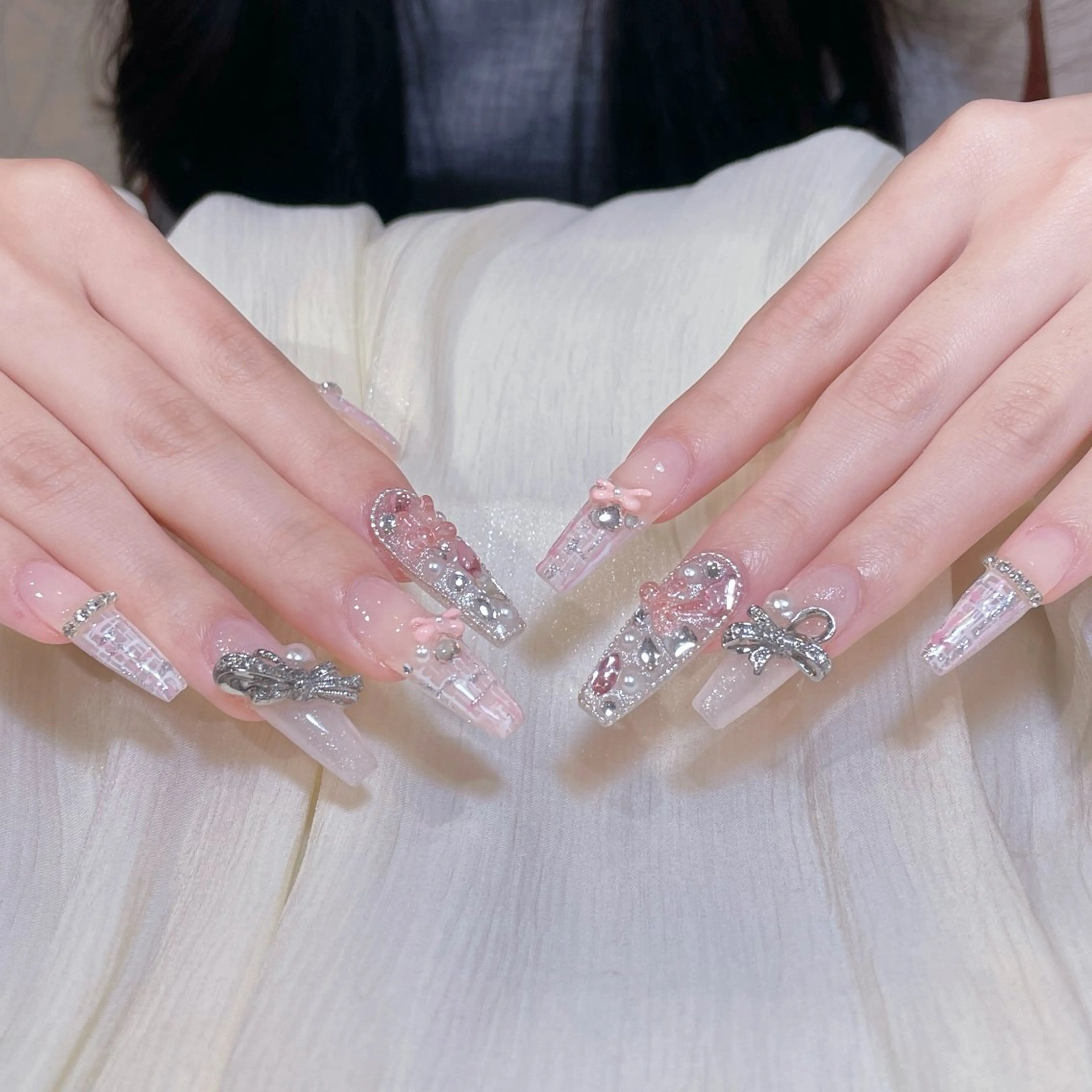 ネイル アートネイル オーロラネイル キラキラネイル 韓国ネイル マグネットネイル ハンドネイル ハンドケア Plenty 💞のネイルデザイン