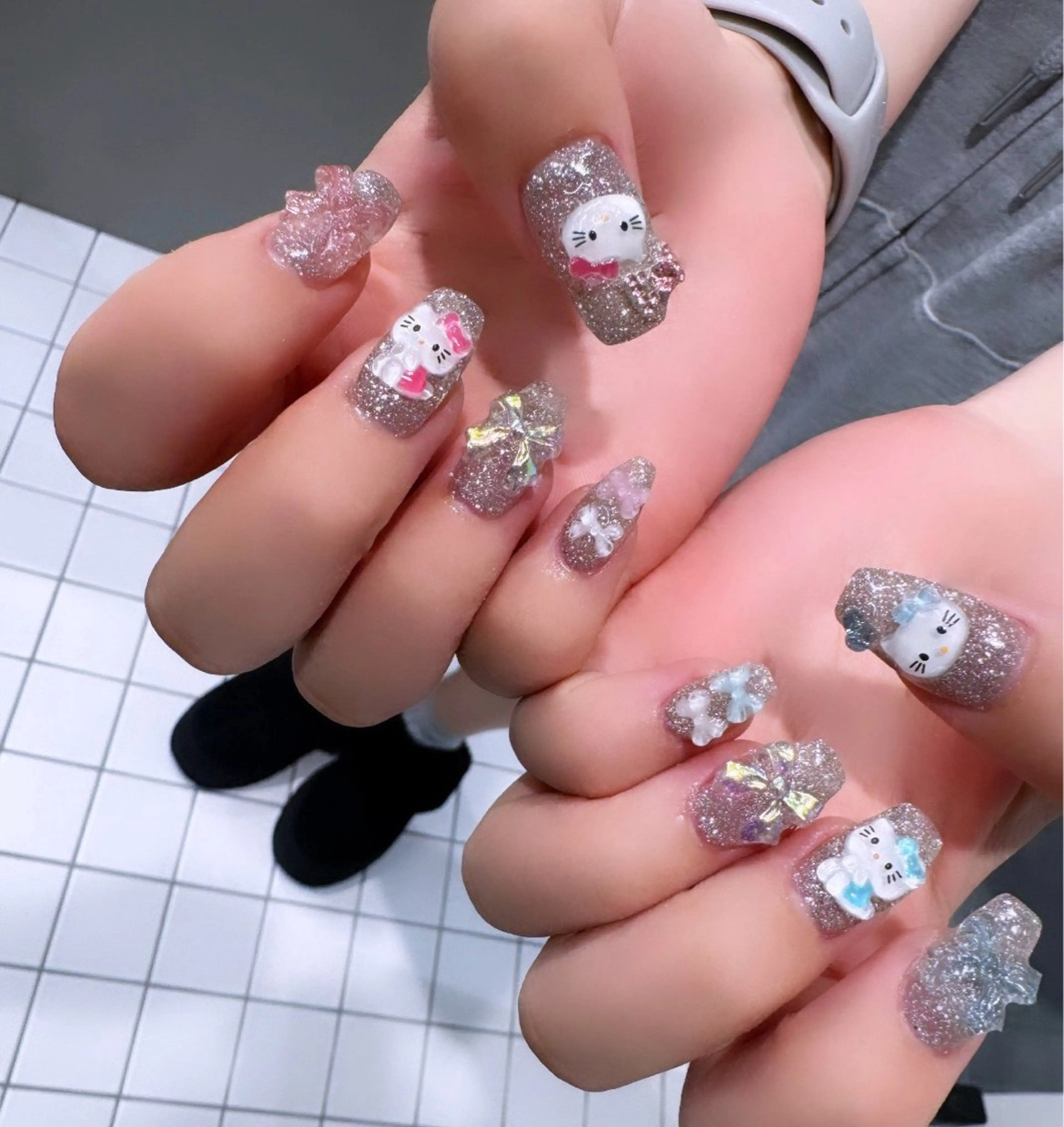 ネイル フラッシュネイル ハート キラキラネイル リボン ハンドネイル よこやま🐩💭 eight nailのネイルデザイン