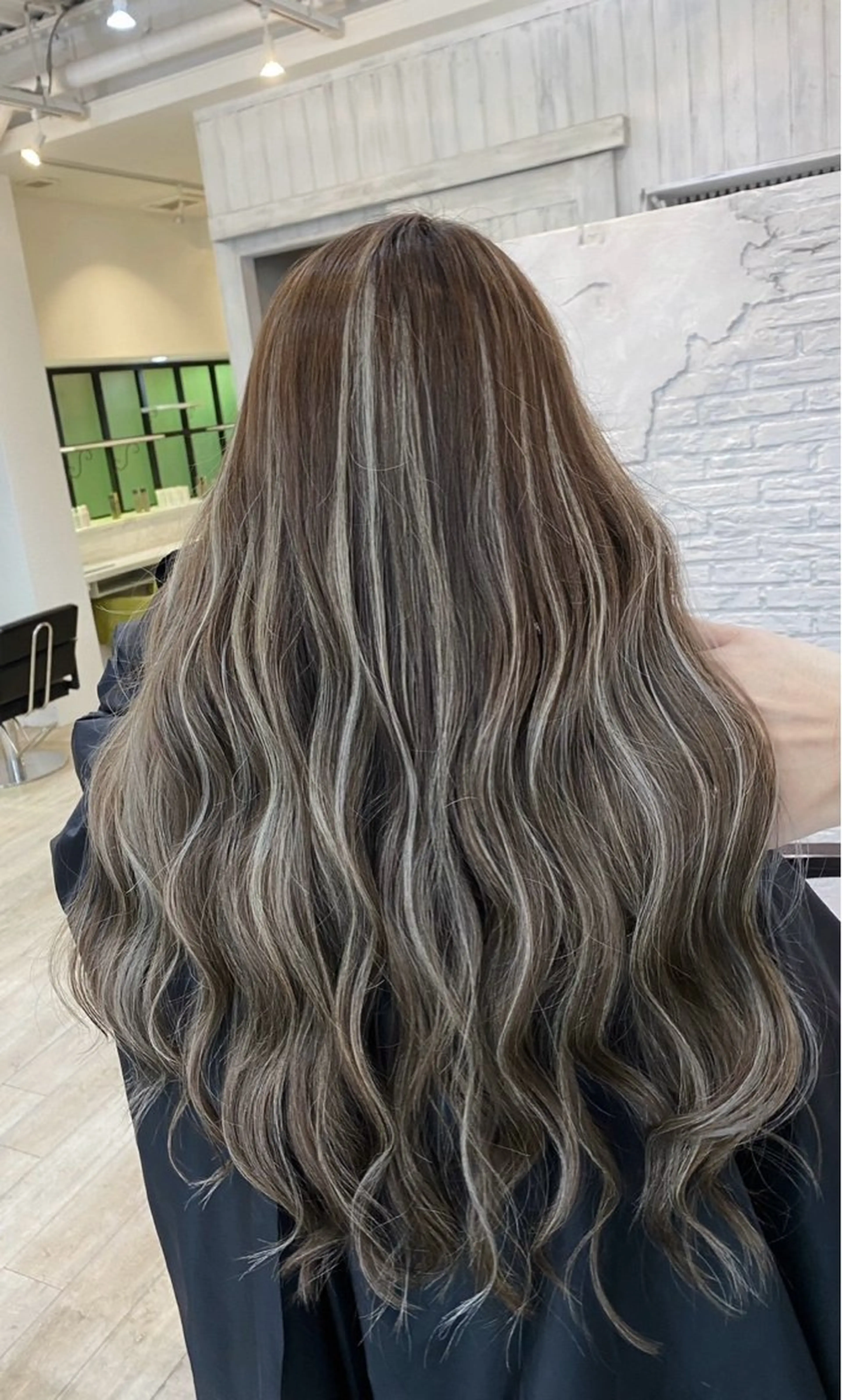 ロング カラー グレージュ ハイライトカラー ハイライト ヘアカラー トリートメント ROBIN所属・指名数No.1 /NAOYAのヘアスタイル