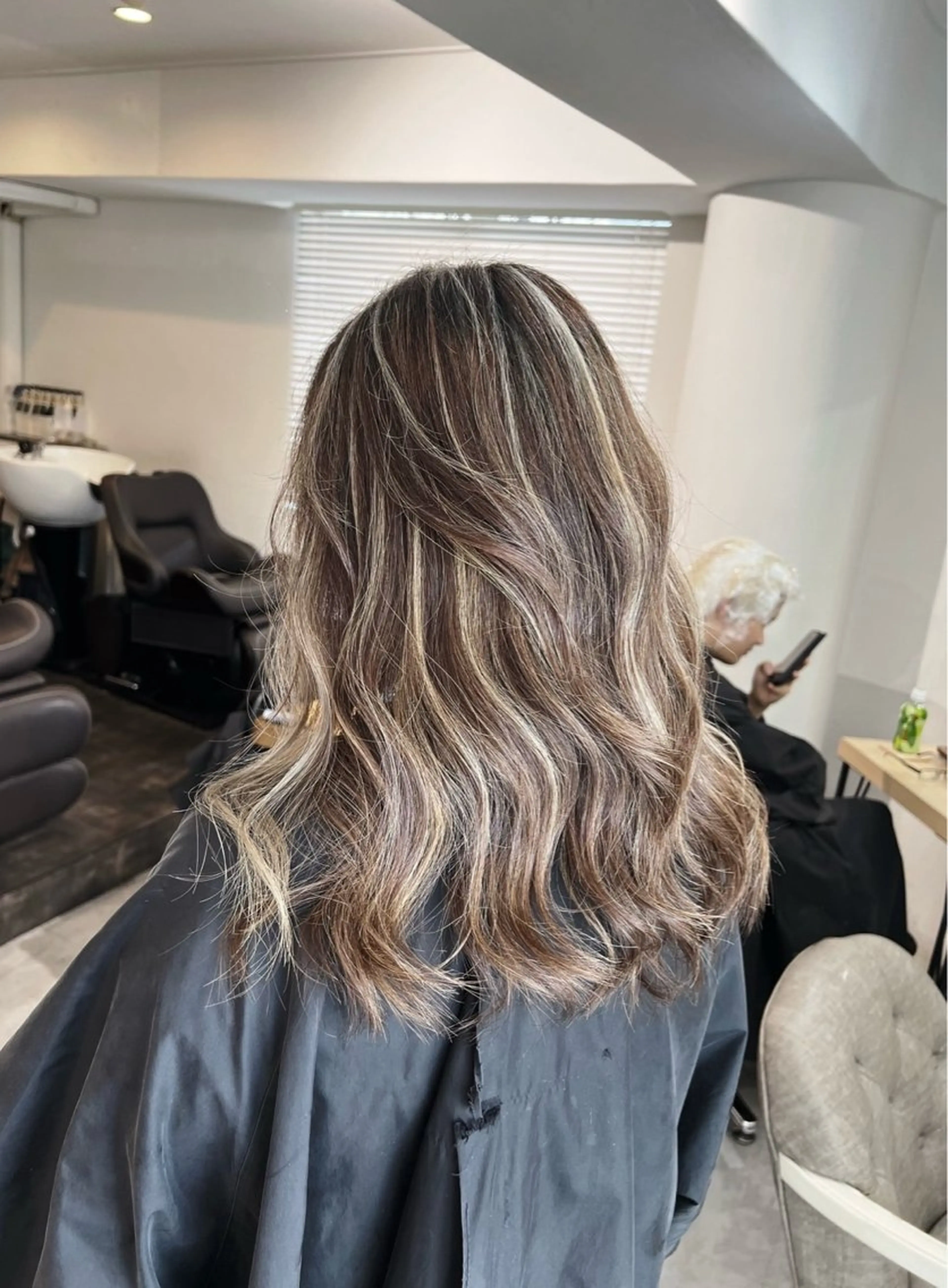 セミロング カラー グレージュ ハイライトカラー ハイライト ヘアカラー トリートメント 指名数No.1 /NAOYAのヘアスタイル