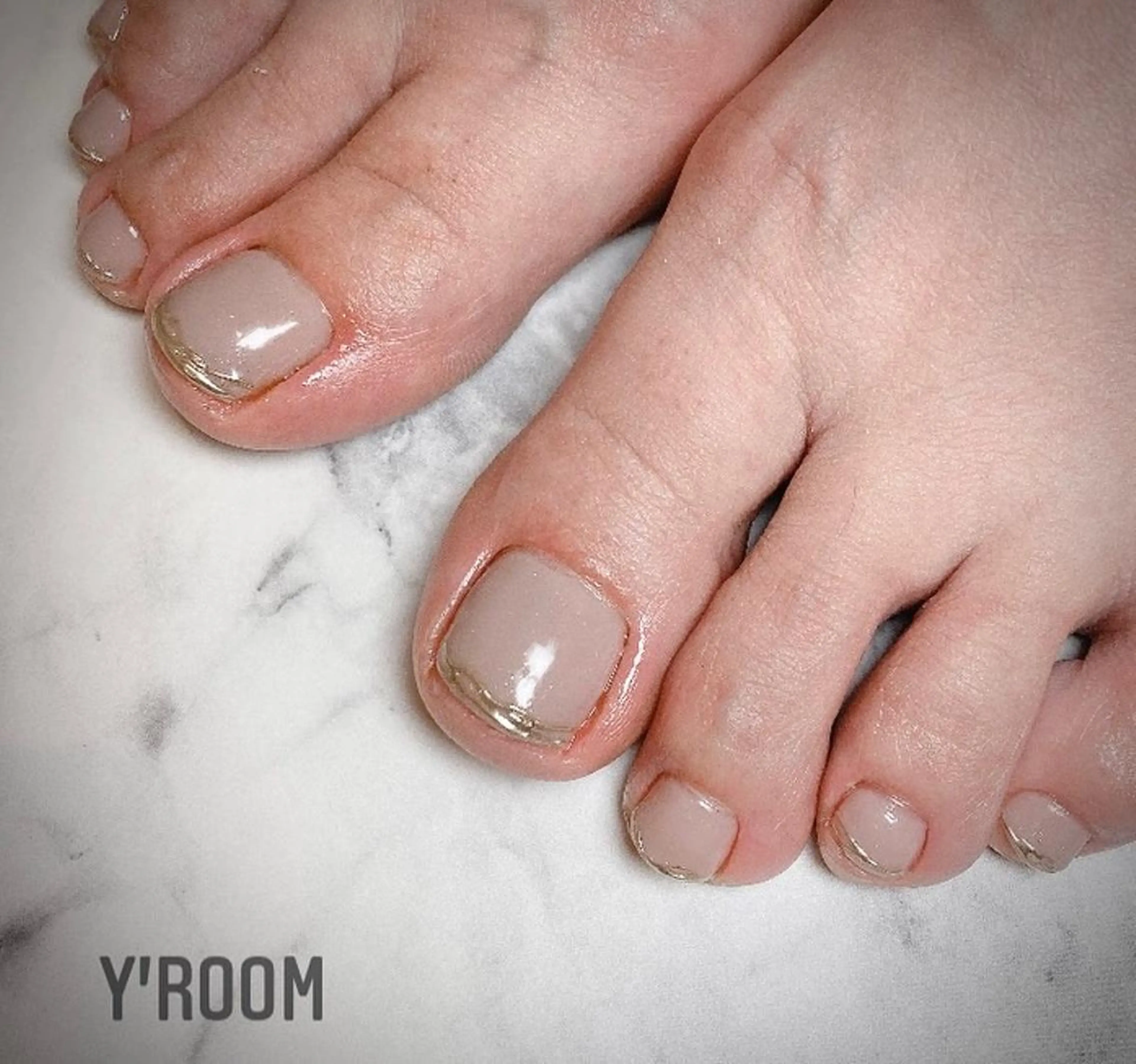 ネイル オーロラネイル フラッシュネイル フットネイル ジェルネイル 氷ネイル・うるうるネイル YUKA （ネイリスト）のネイルデザイン