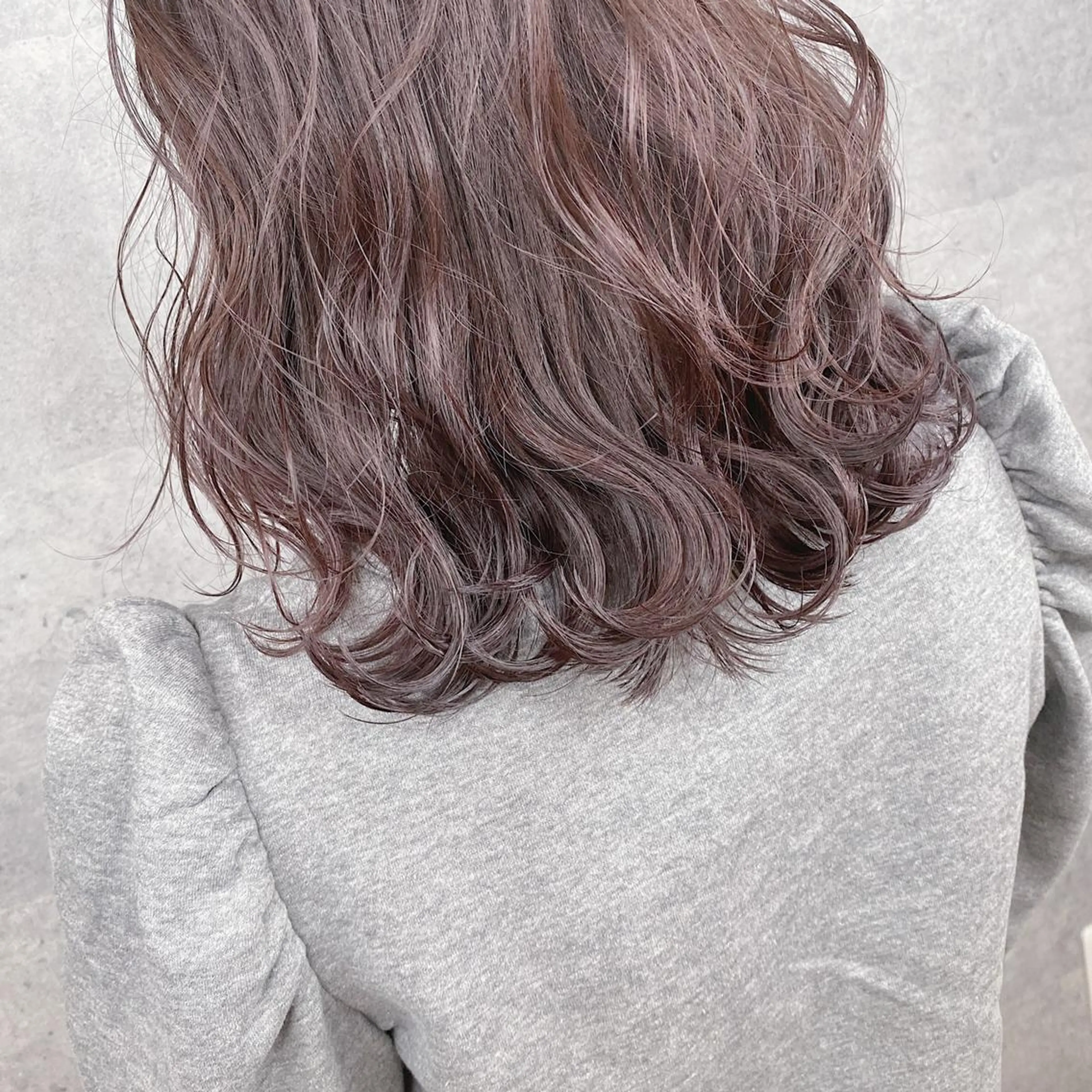 ミディアム カラー _WHITE 天王寺のヘアスタイル