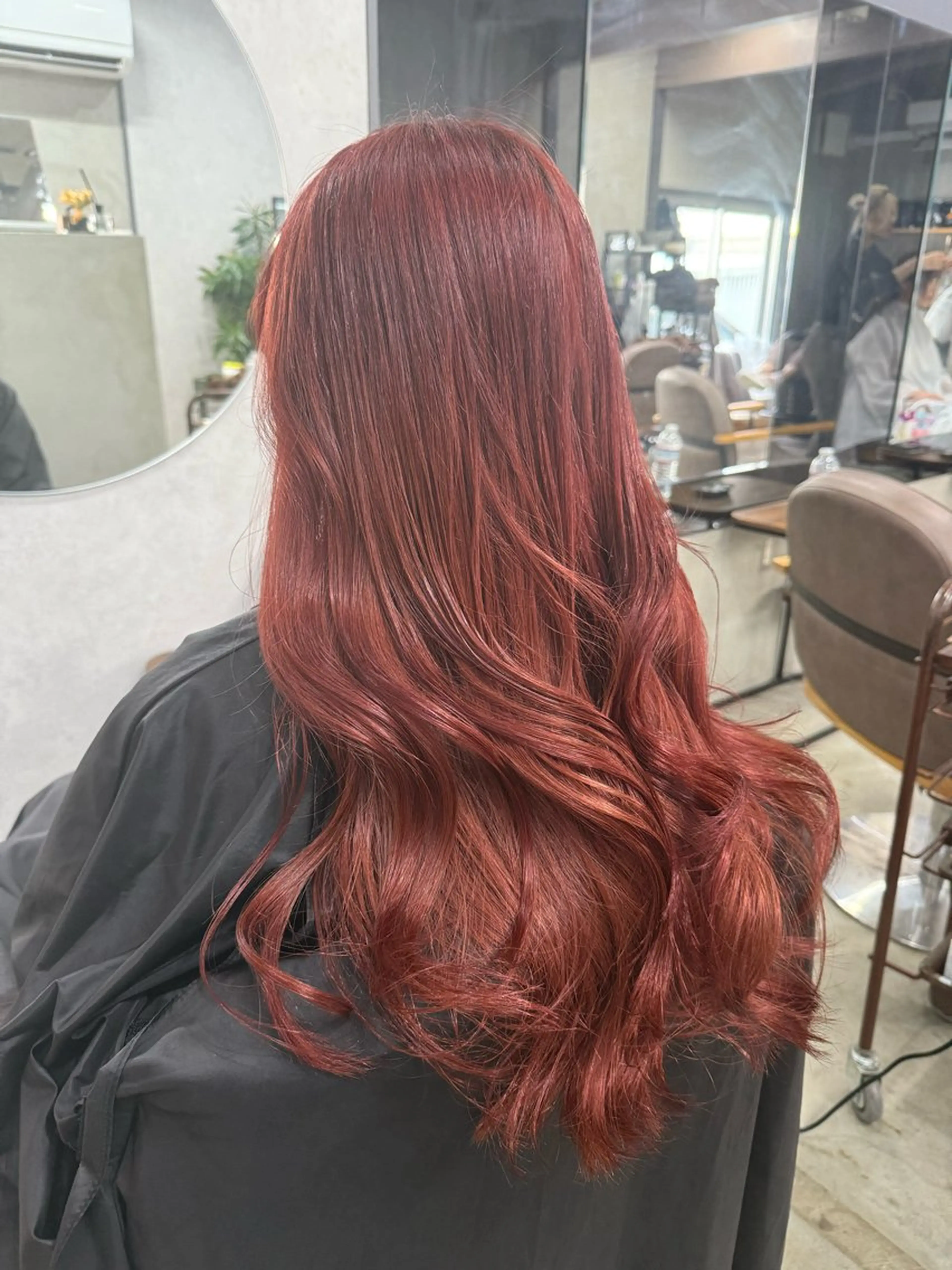 ロング カラー カシス レッドカラー AIRI layer cut hairのヘアスタイル