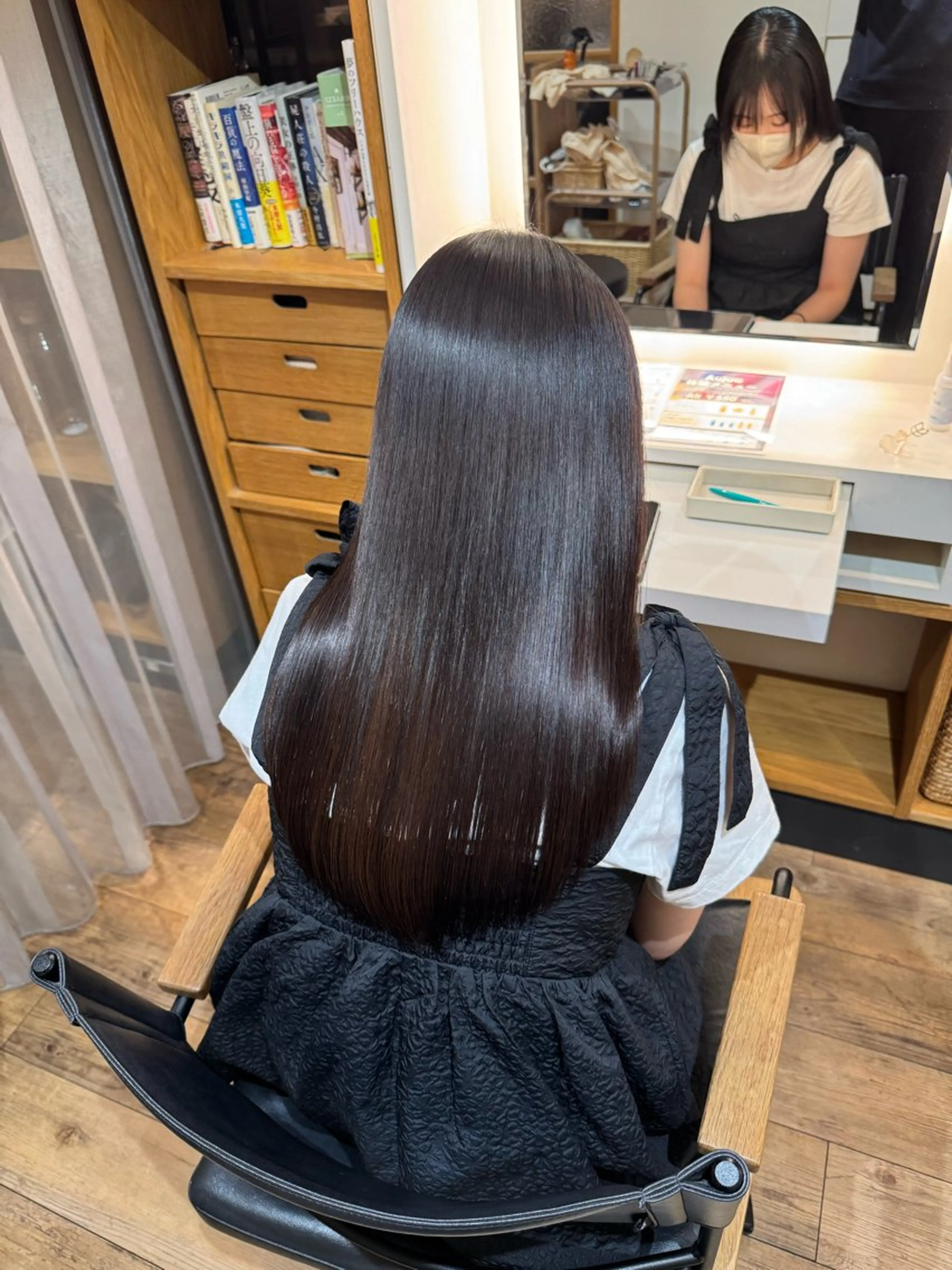 セミロング ヘアカラー トリートメント afloatkobe所属・美髪/髪質改善 川口凌弥のヘアスタイル