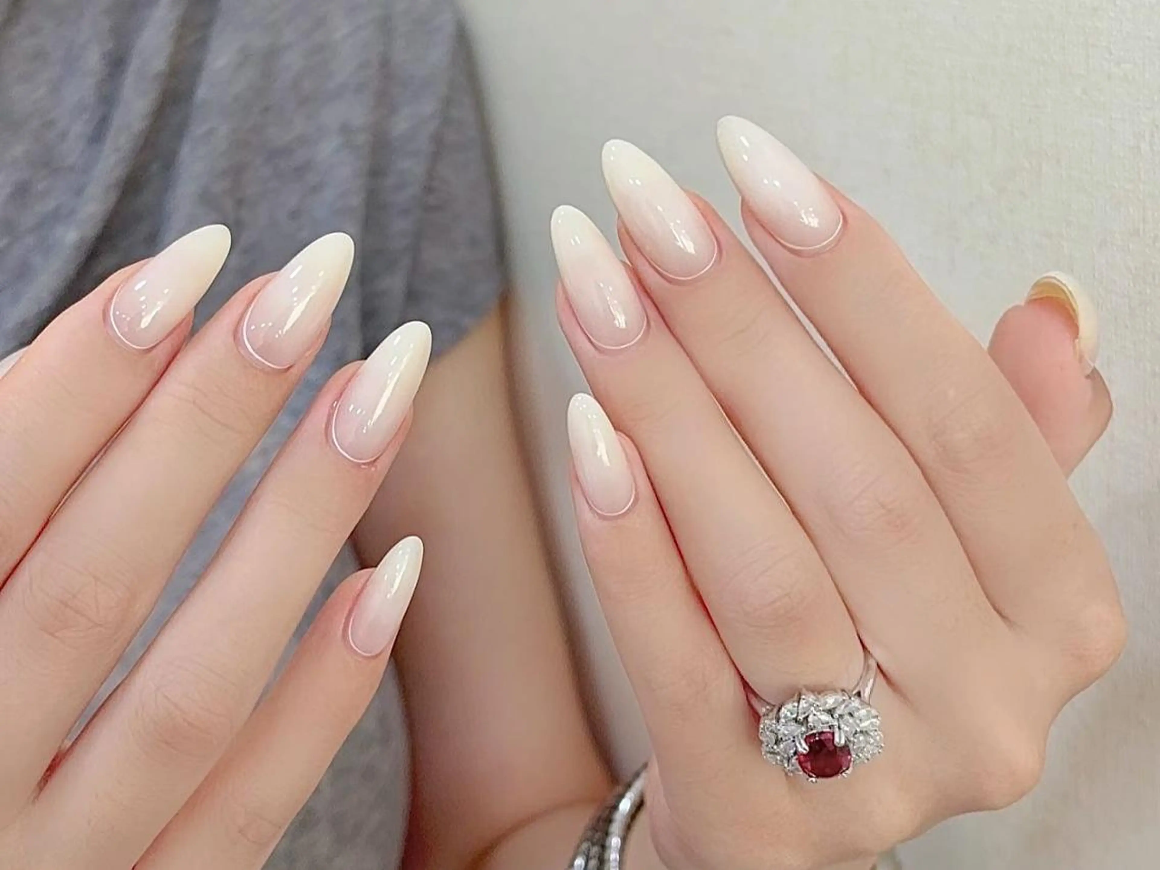 ネイル アートネイル カジュアル ジェルネイル ホログラムネイル ミディアムネイル ハンドネイル ハンドケア 💗NA.YUKI NAIL💗のネイルデザイン