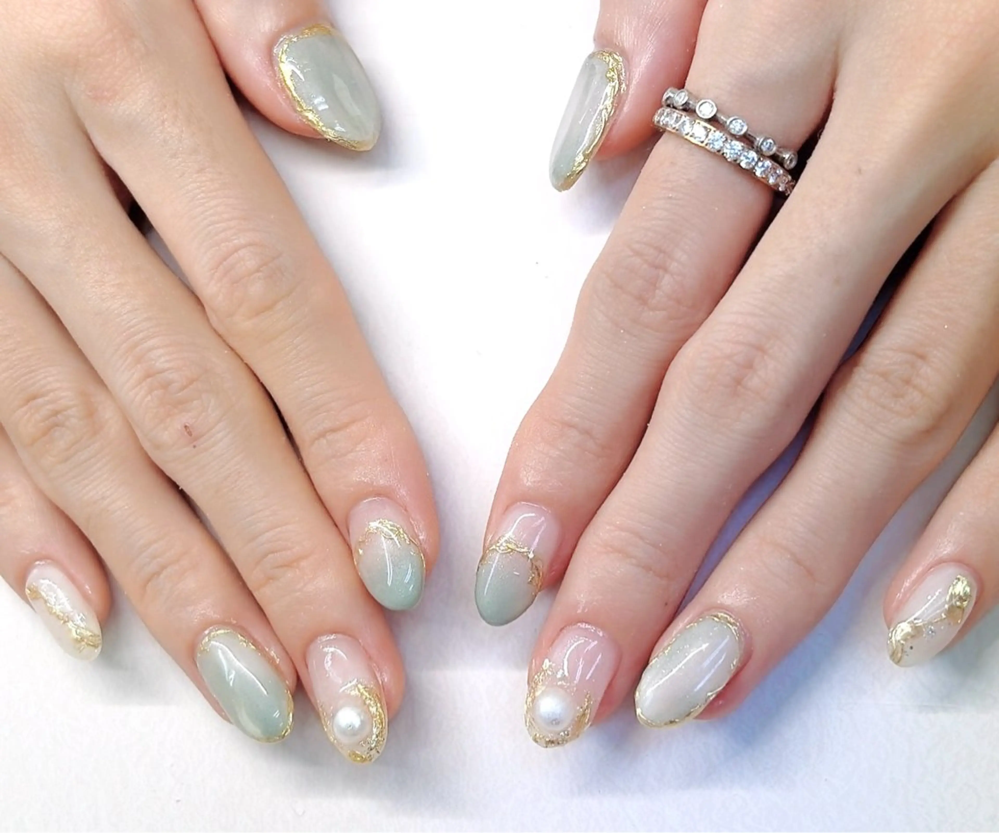 ネイル ミラーネイル ニュアンスネイル 春ネイル ハンドネイル iku🌷 by 上福岡らんらんのネイルデザイン