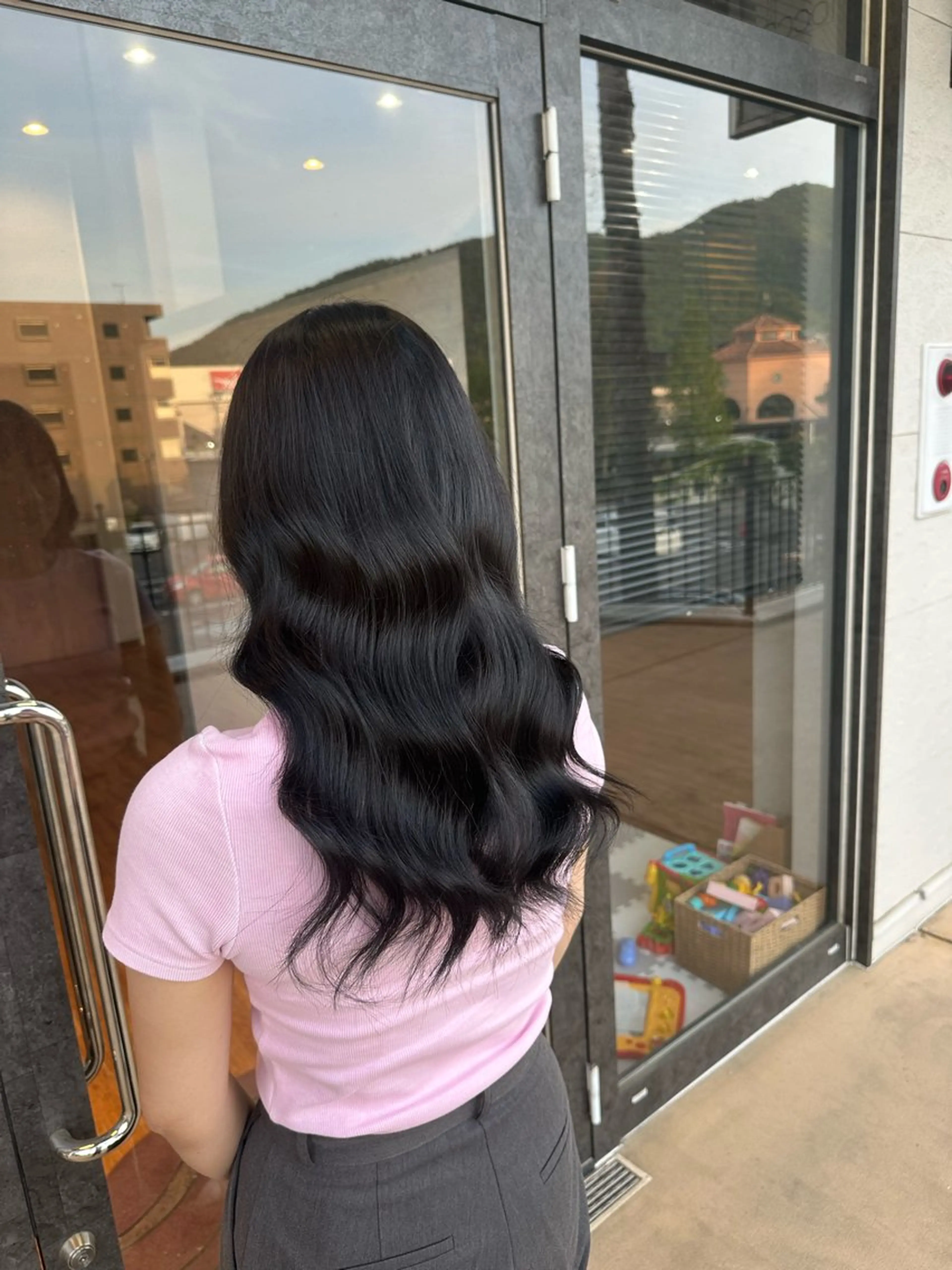 ロング カラー グレージュ ヘアカラー トリートメント 鵜飼 真伍のヘアスタイル