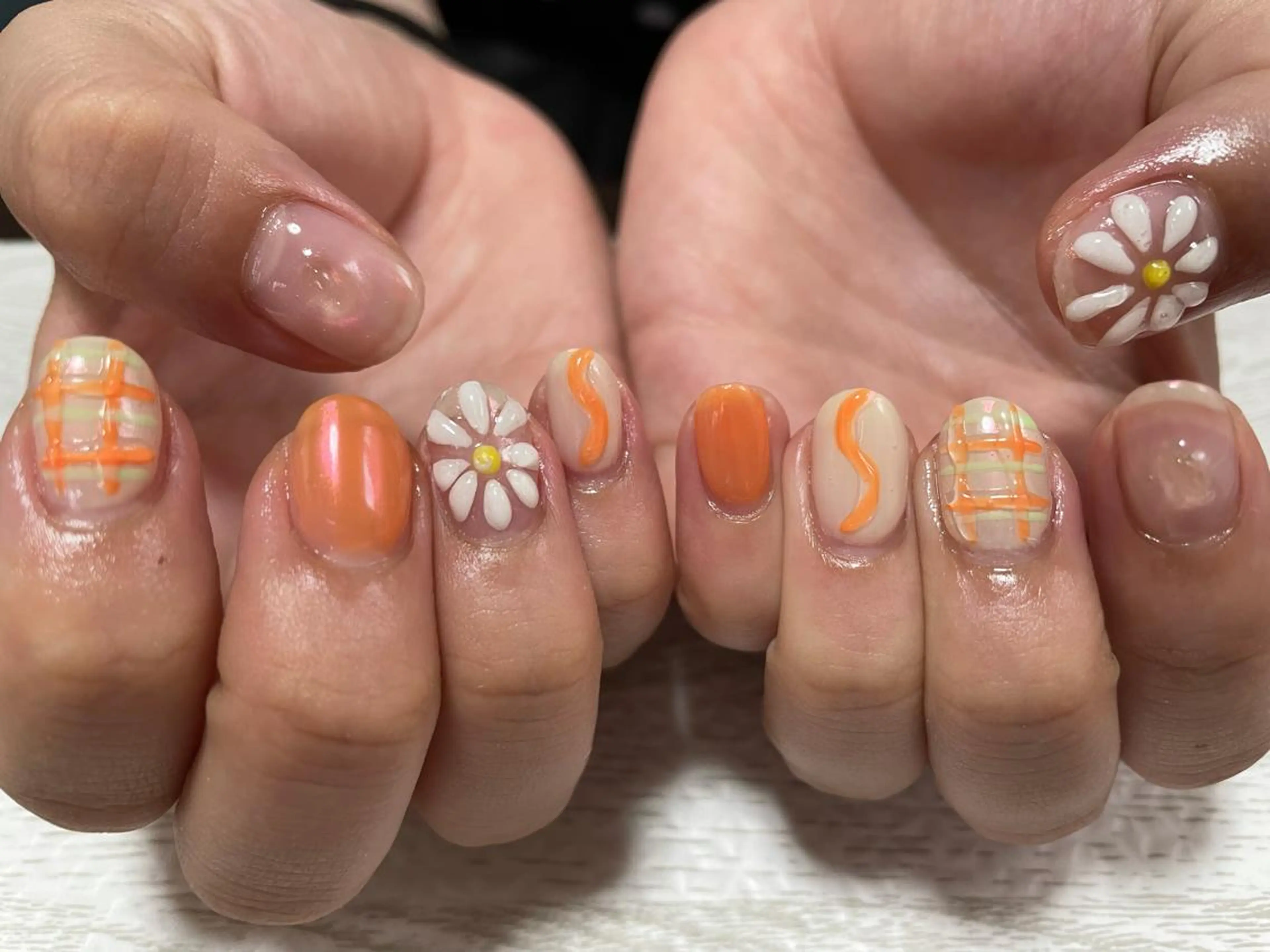 ネイル フラワーネイル オレンジ ぷっくりネイル ハンドネイル Ulu  Nail 🌱MOMOKAのネイルデザイン